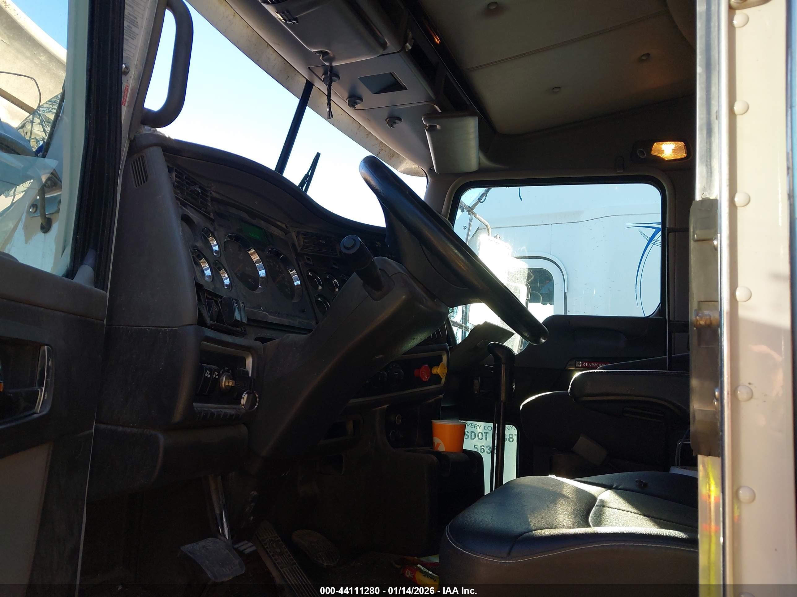 KENWORTH CONSTRUCTION image 7