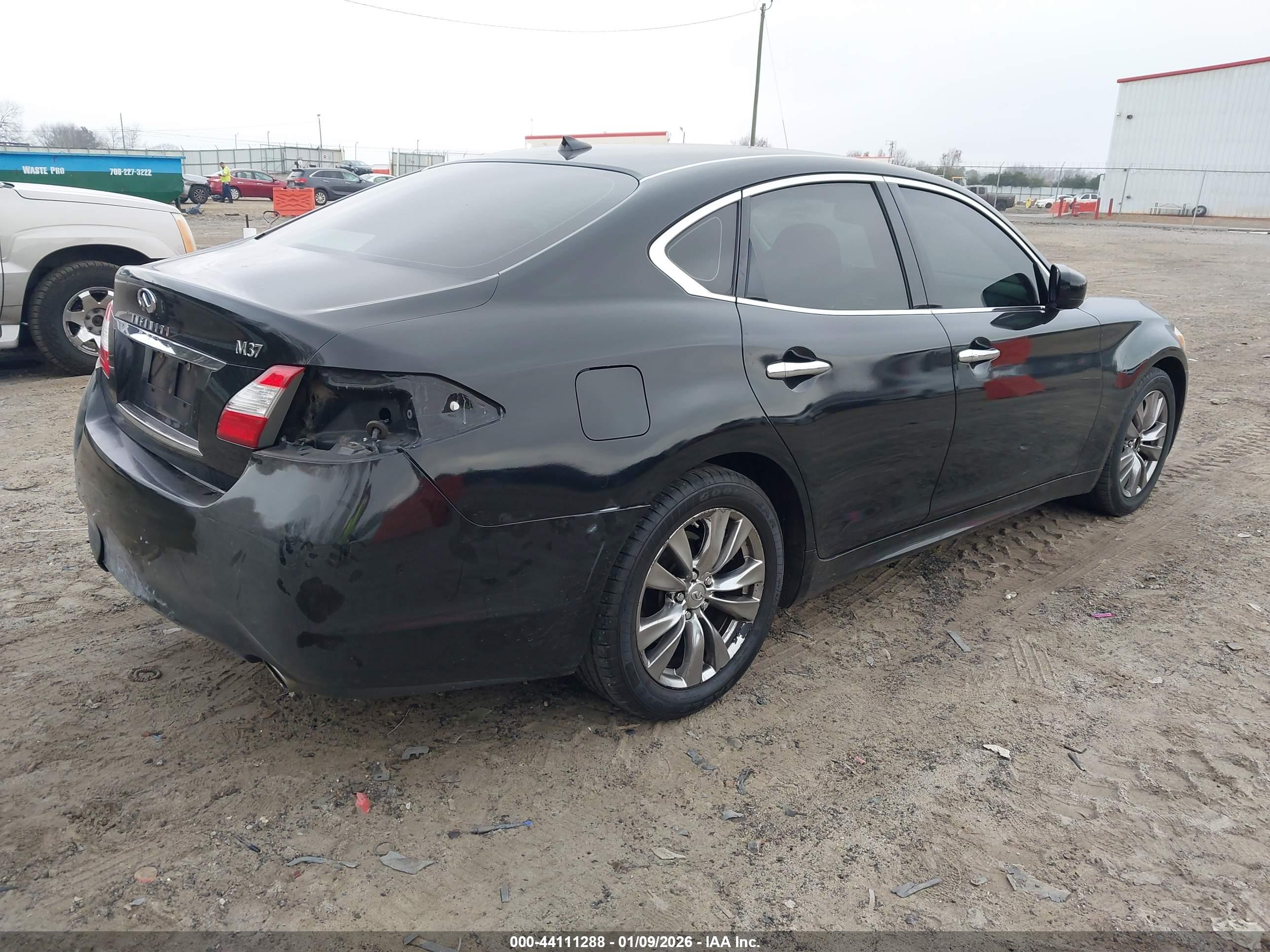 INFINITI M37 image 4