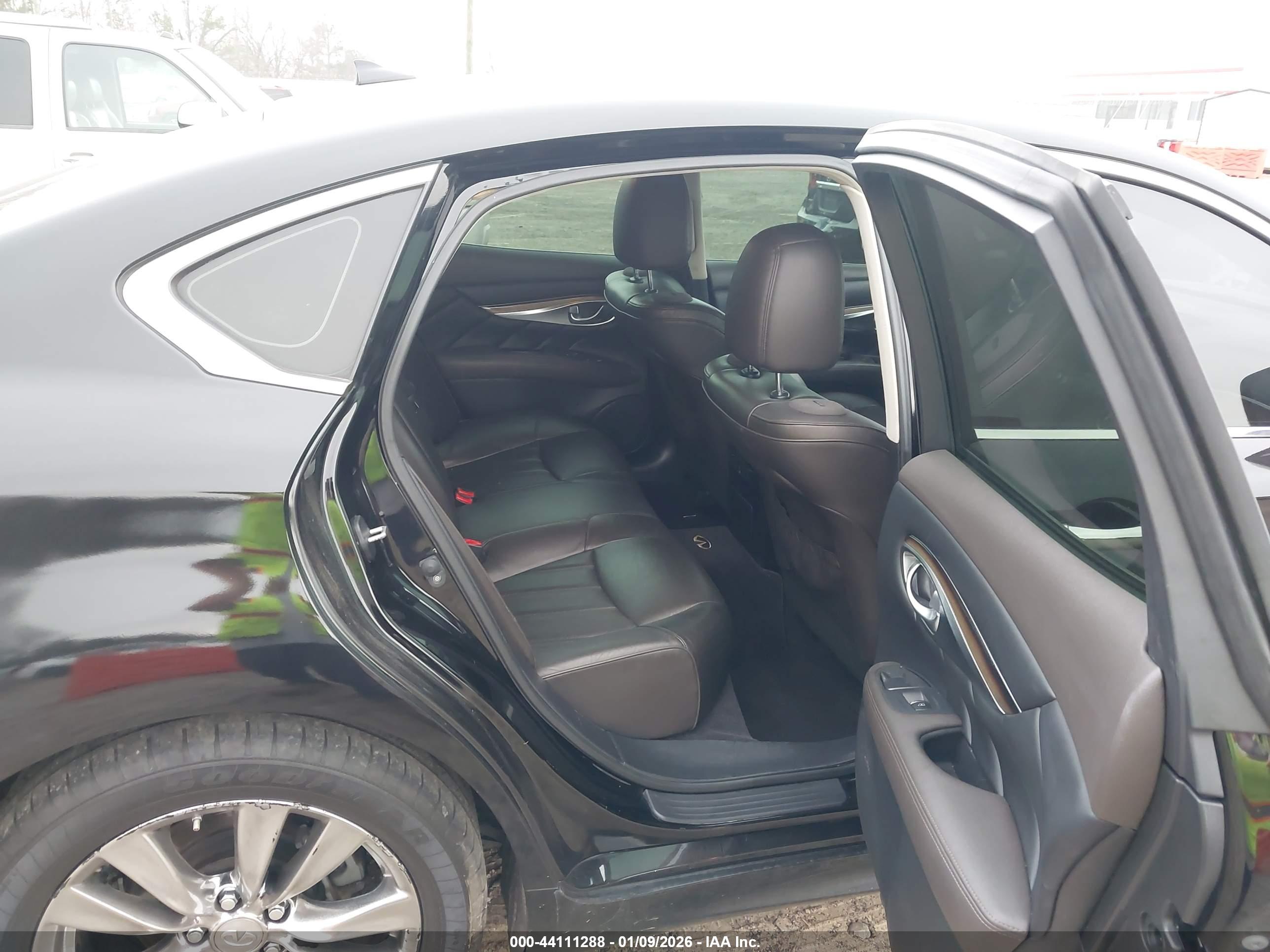 INFINITI M37 image 8