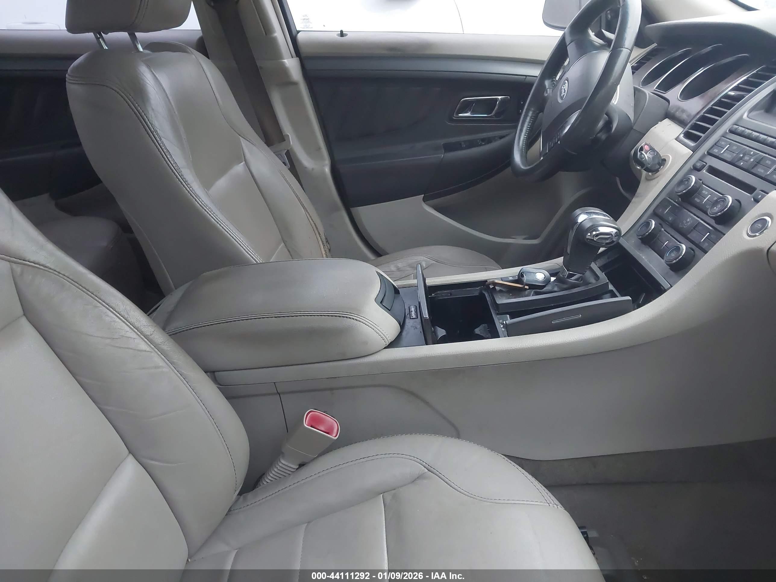 FORD TAURUS image 5