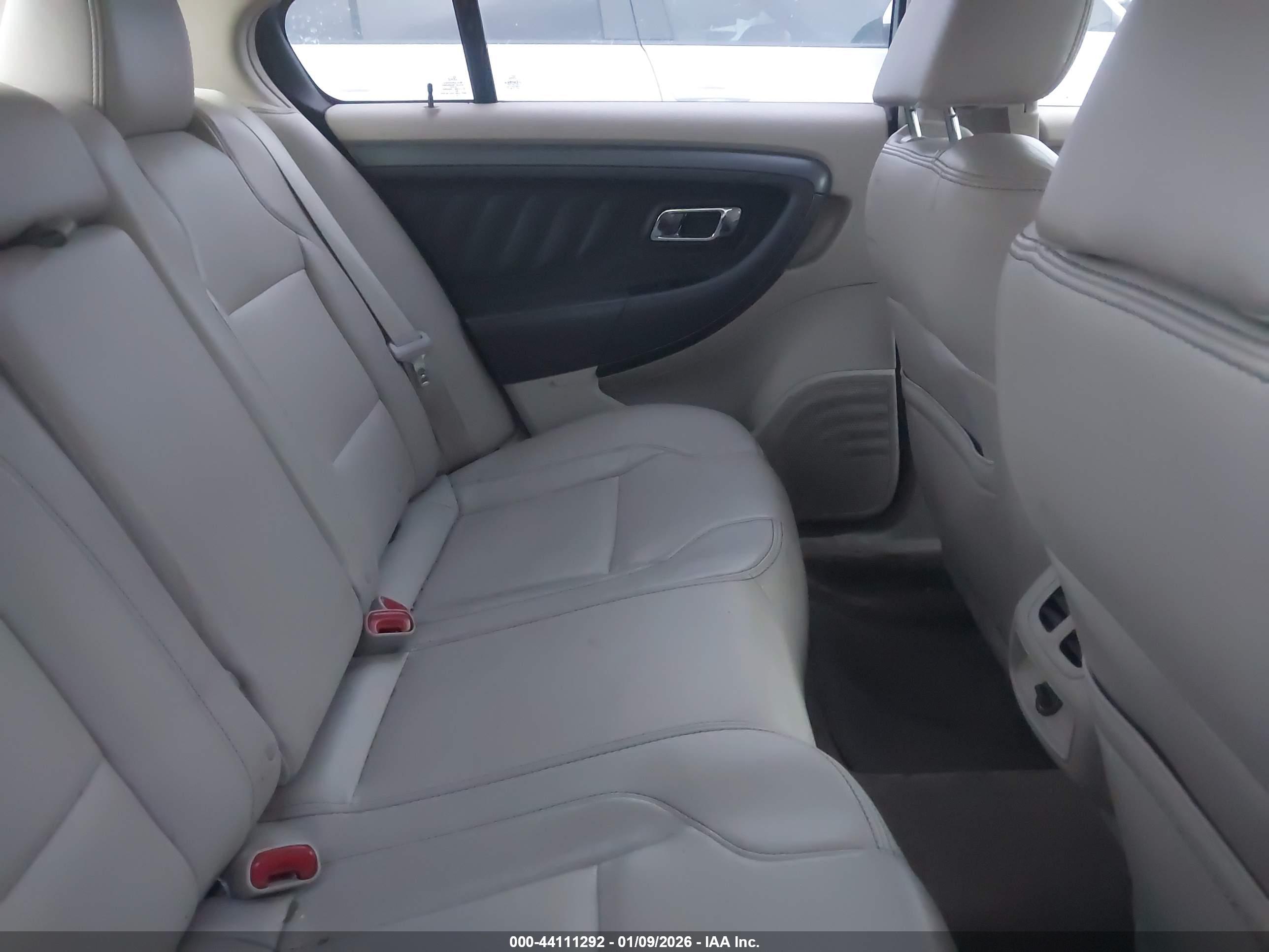 FORD TAURUS image 8