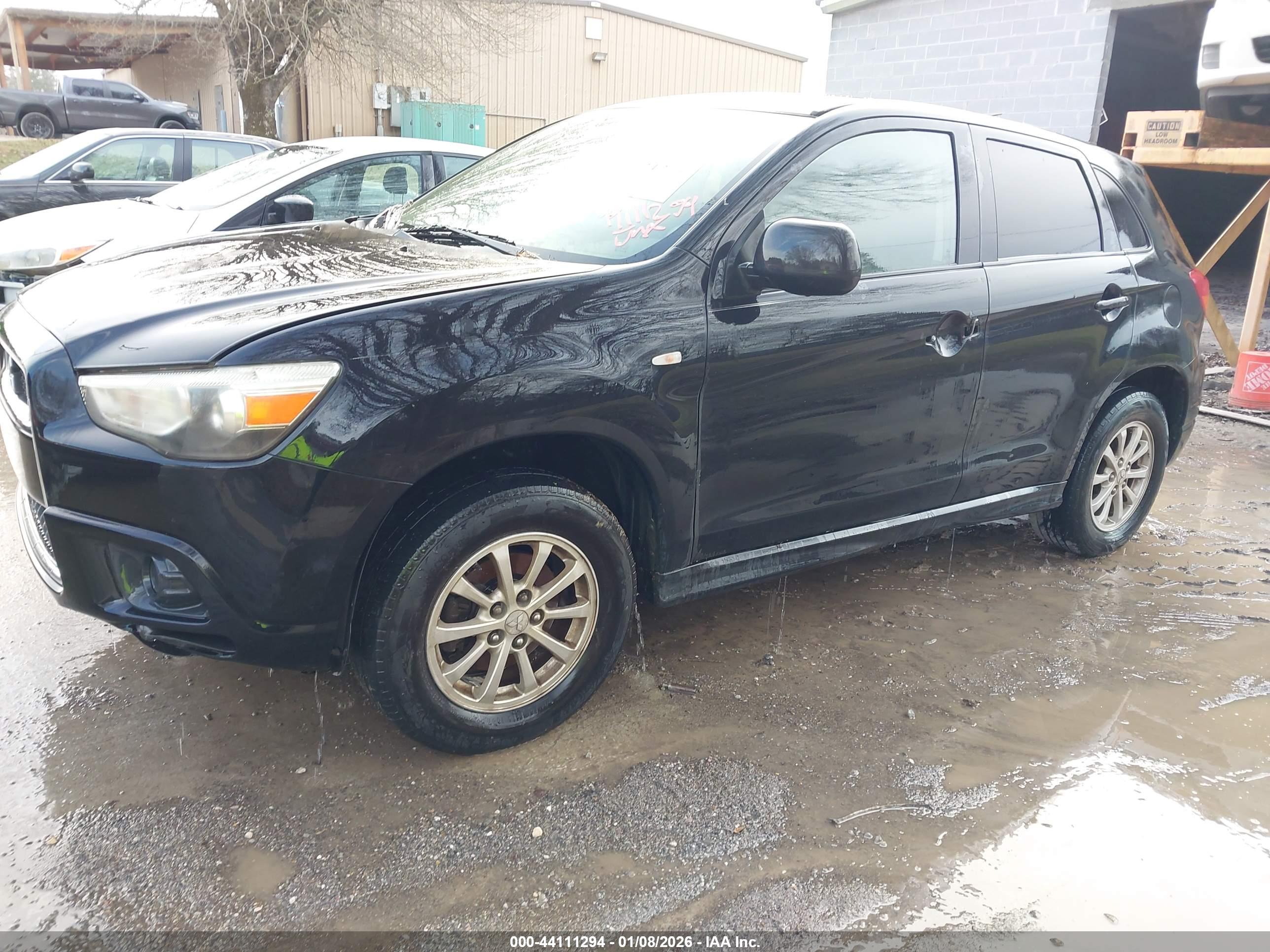 MITSUBISHI OUTLANDER image 2