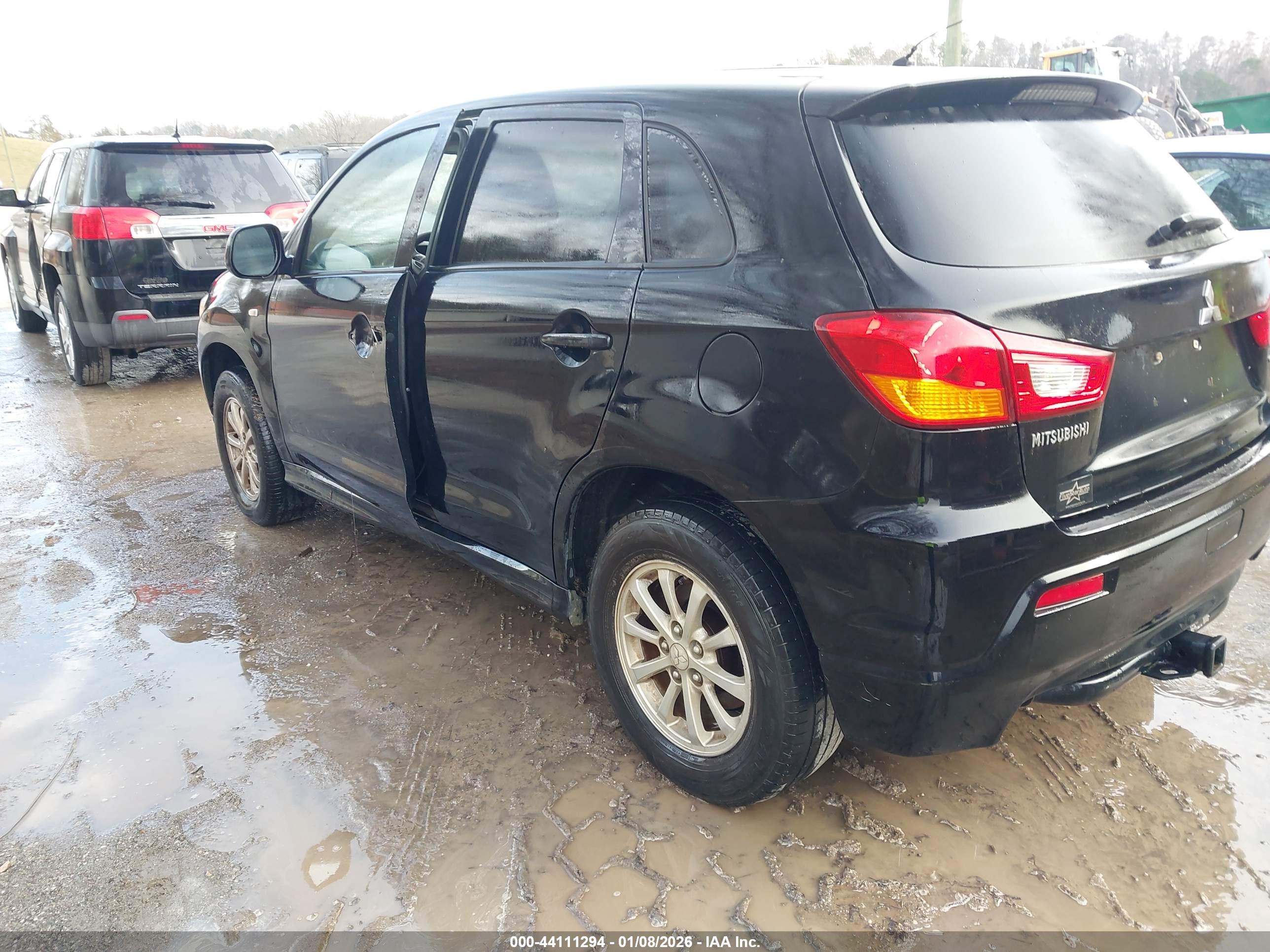 MITSUBISHI OUTLANDER image 3