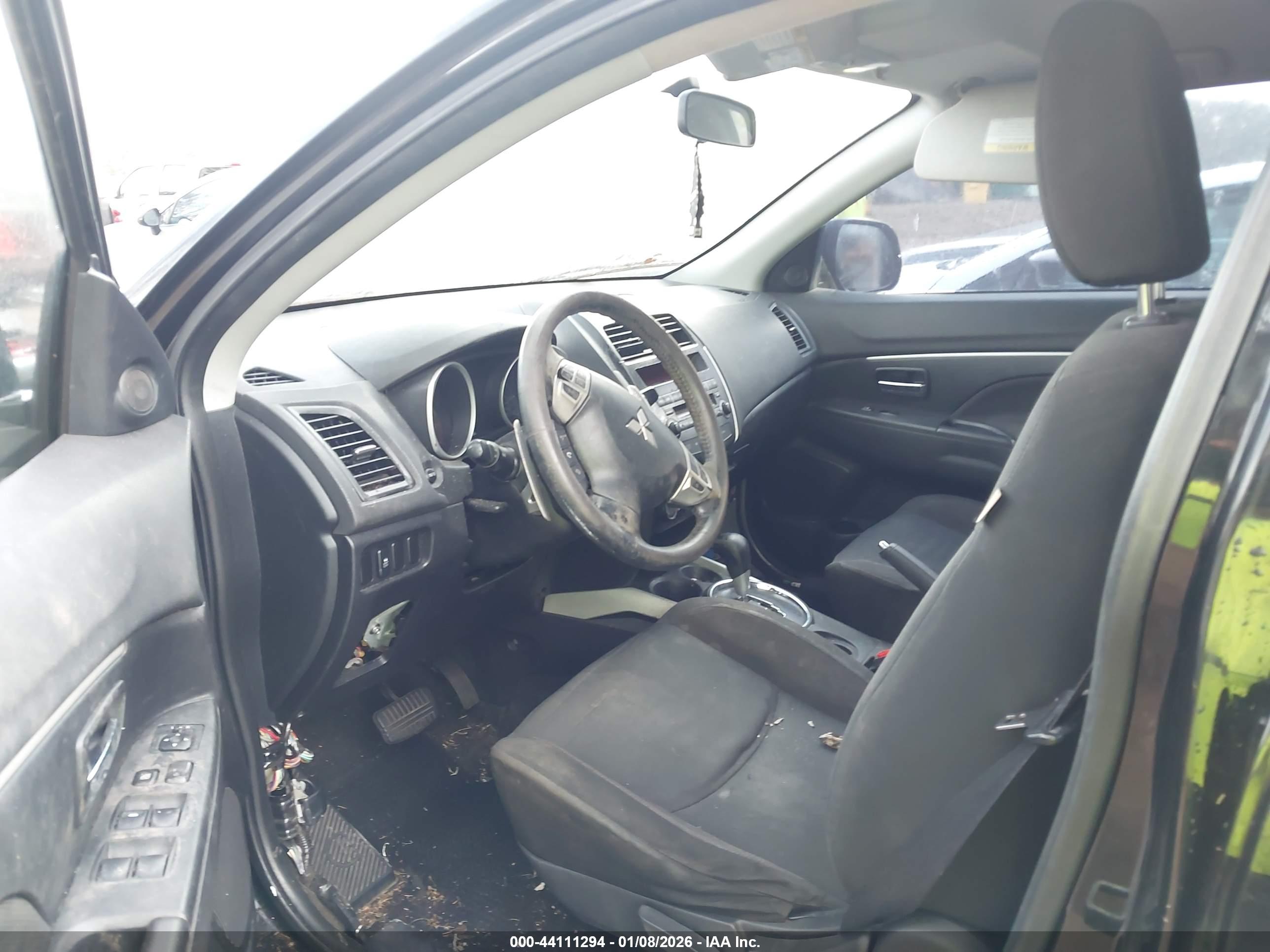 MITSUBISHI OUTLANDER image 5