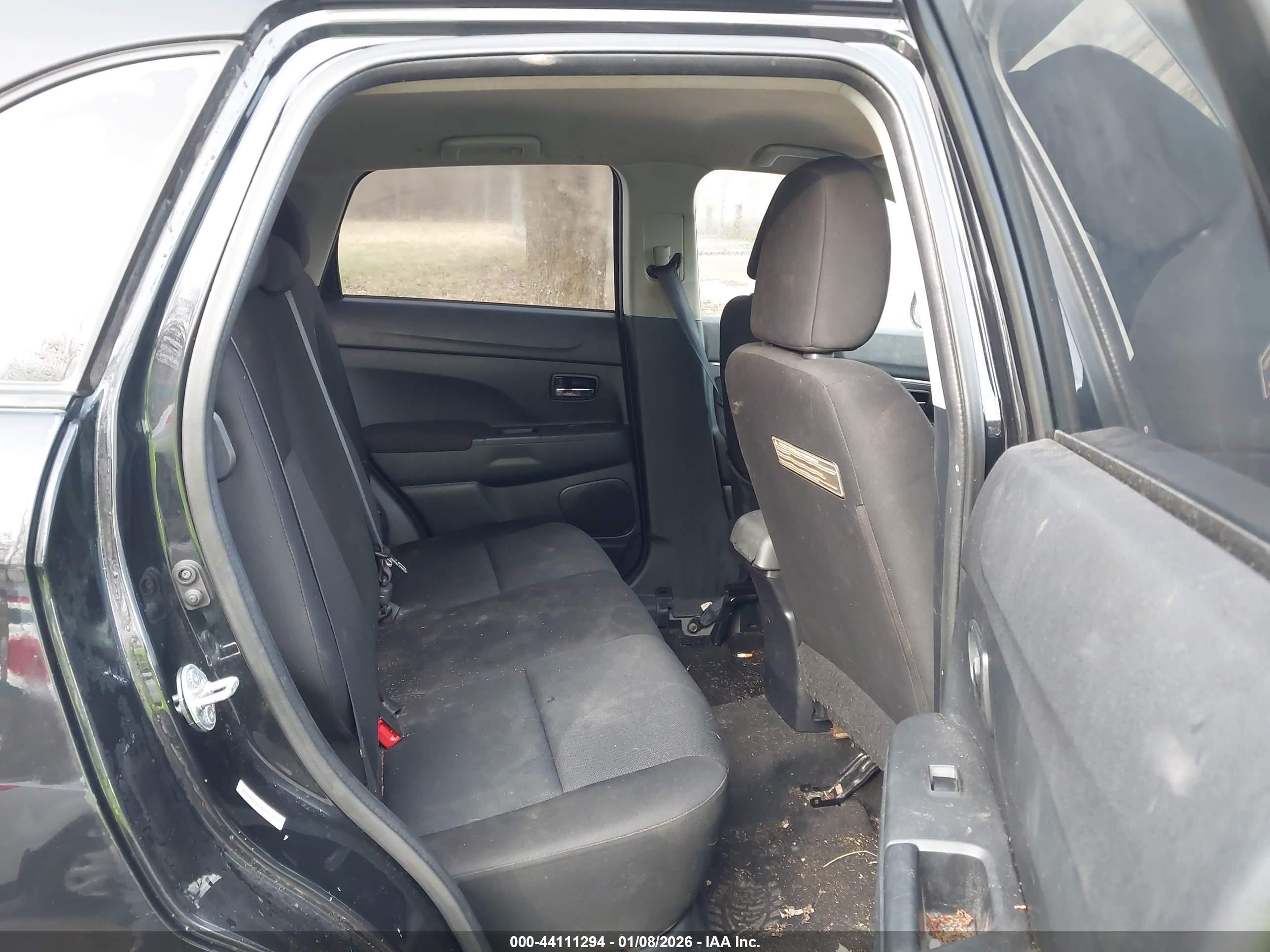MITSUBISHI OUTLANDER image 8