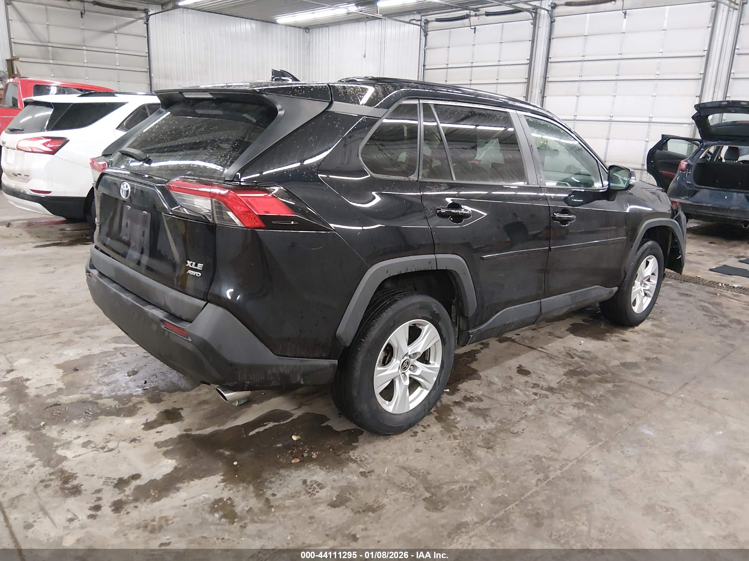 TOYOTA RAV4 image 4
