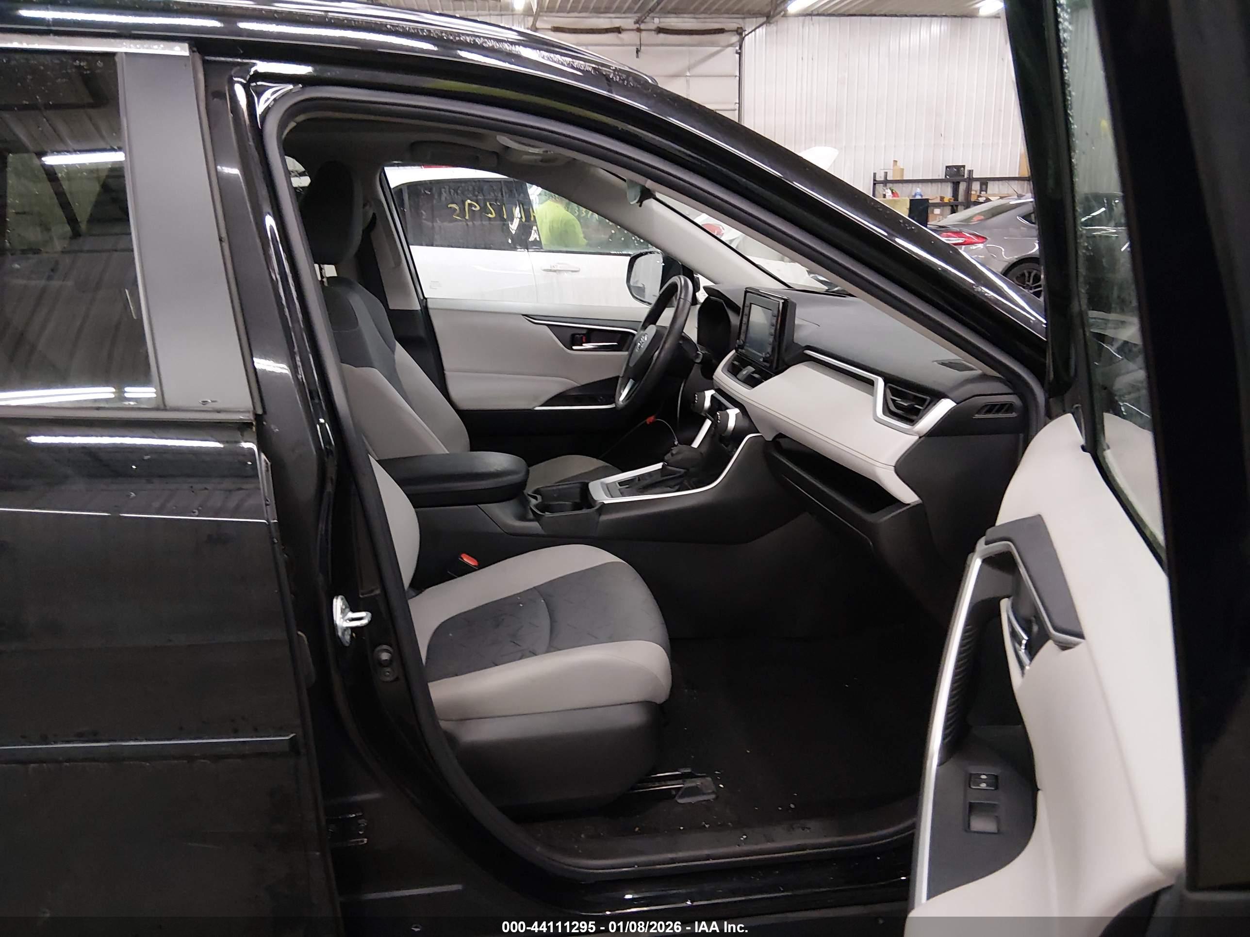 TOYOTA RAV4 image 5