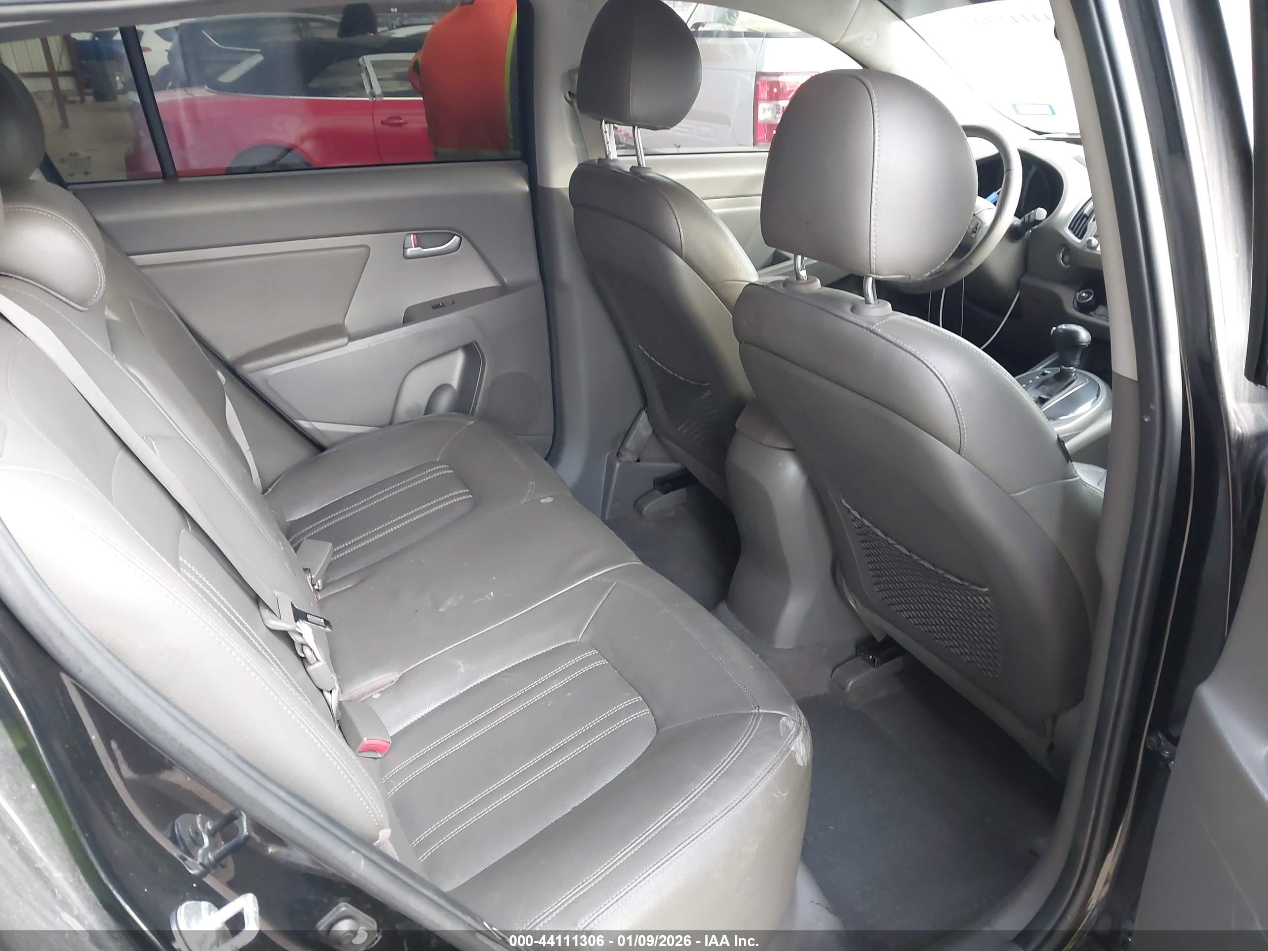KIA SPORTAGE image 8