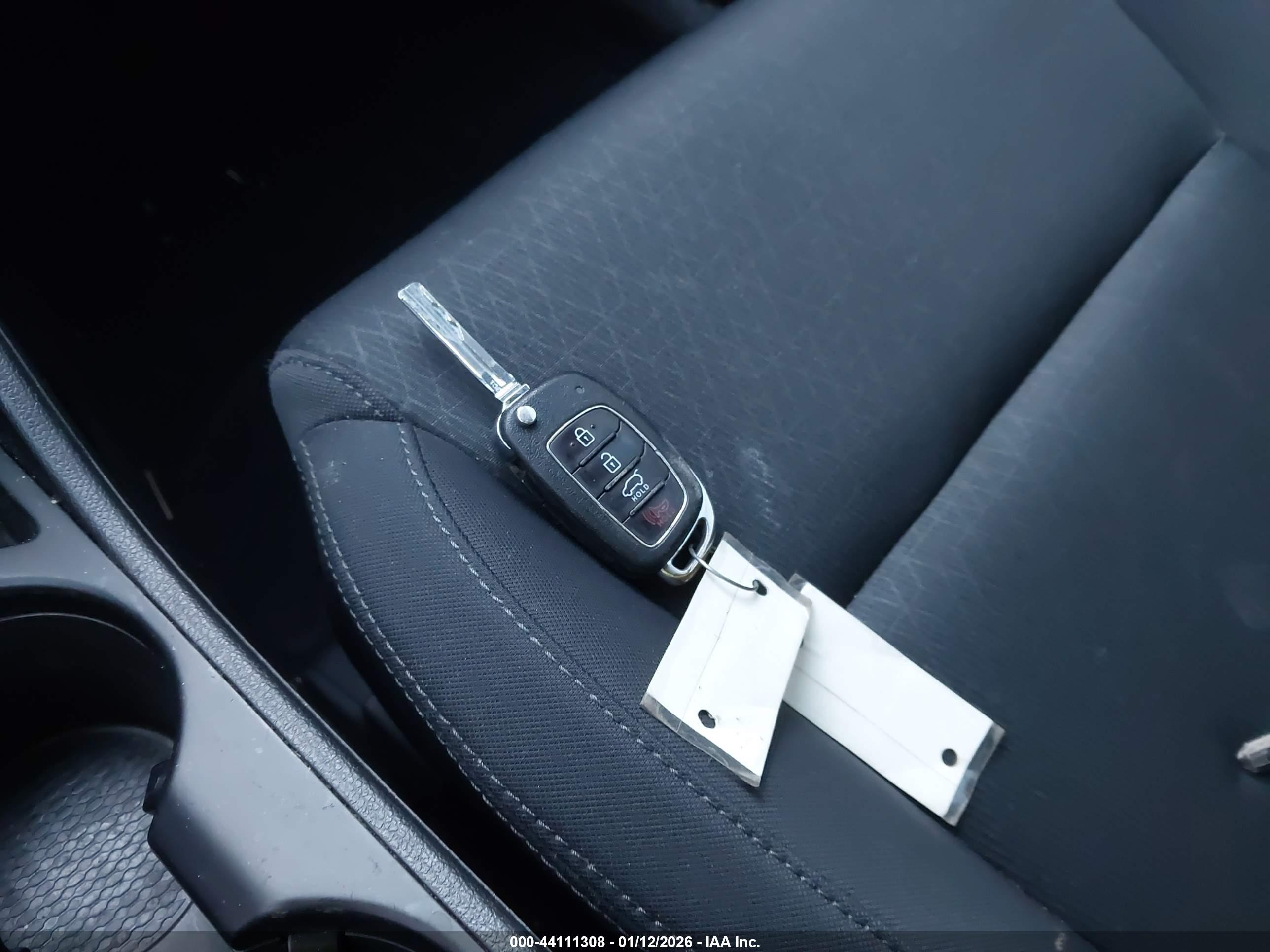 HYUNDAI TUCSON image 11