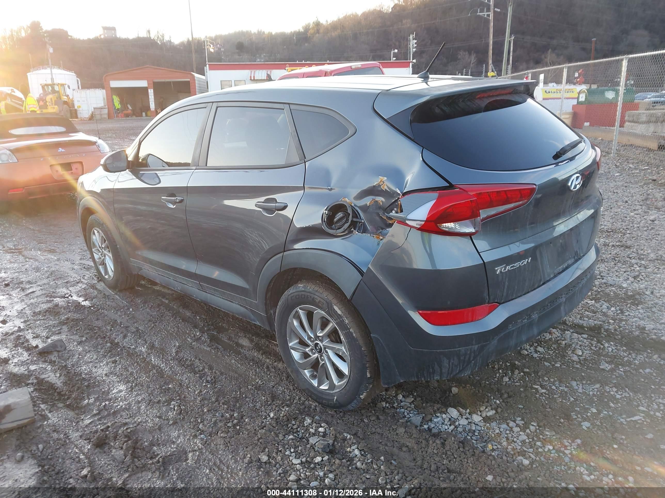 HYUNDAI TUCSON image 3