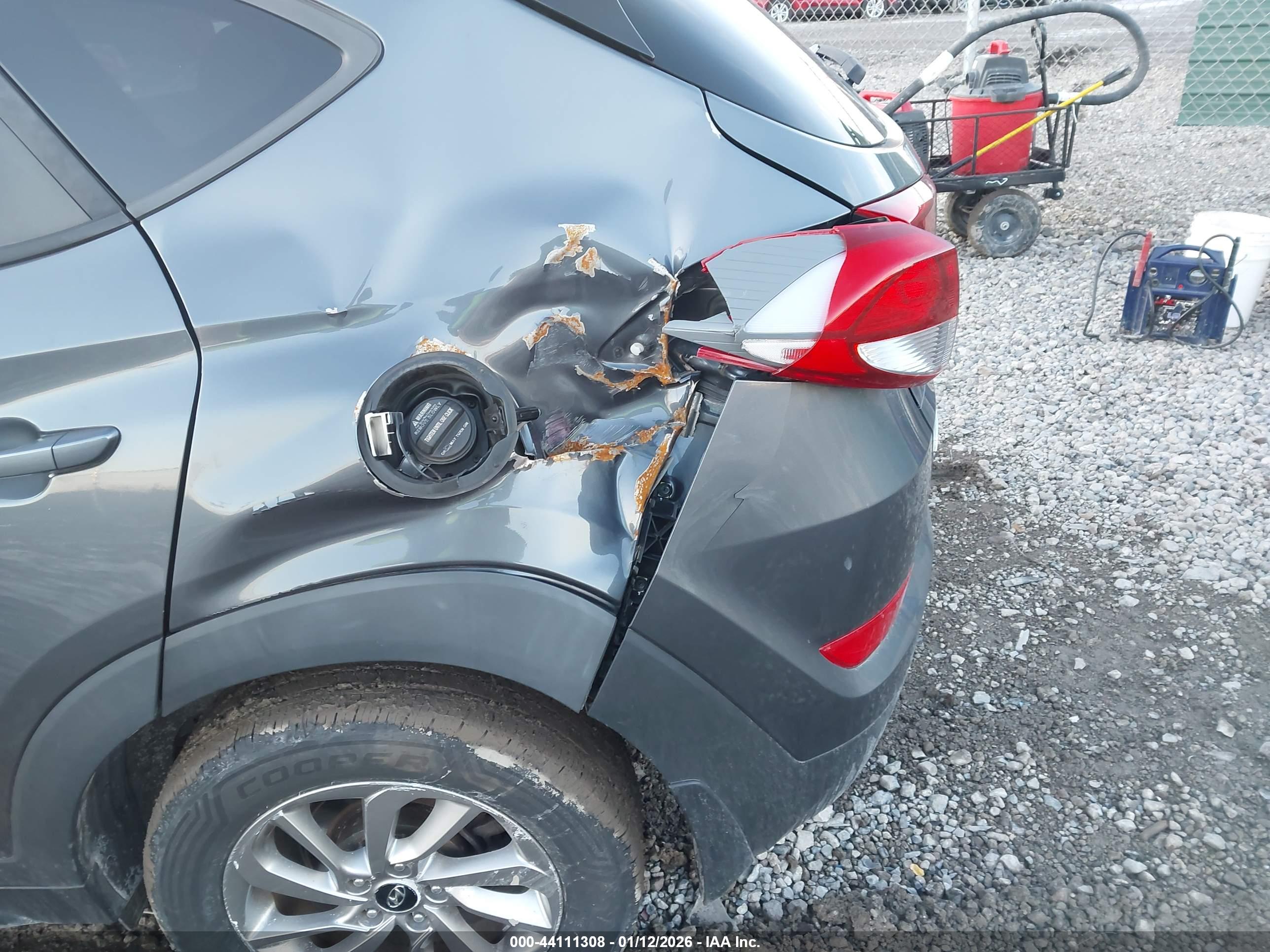 HYUNDAI TUCSON image 6