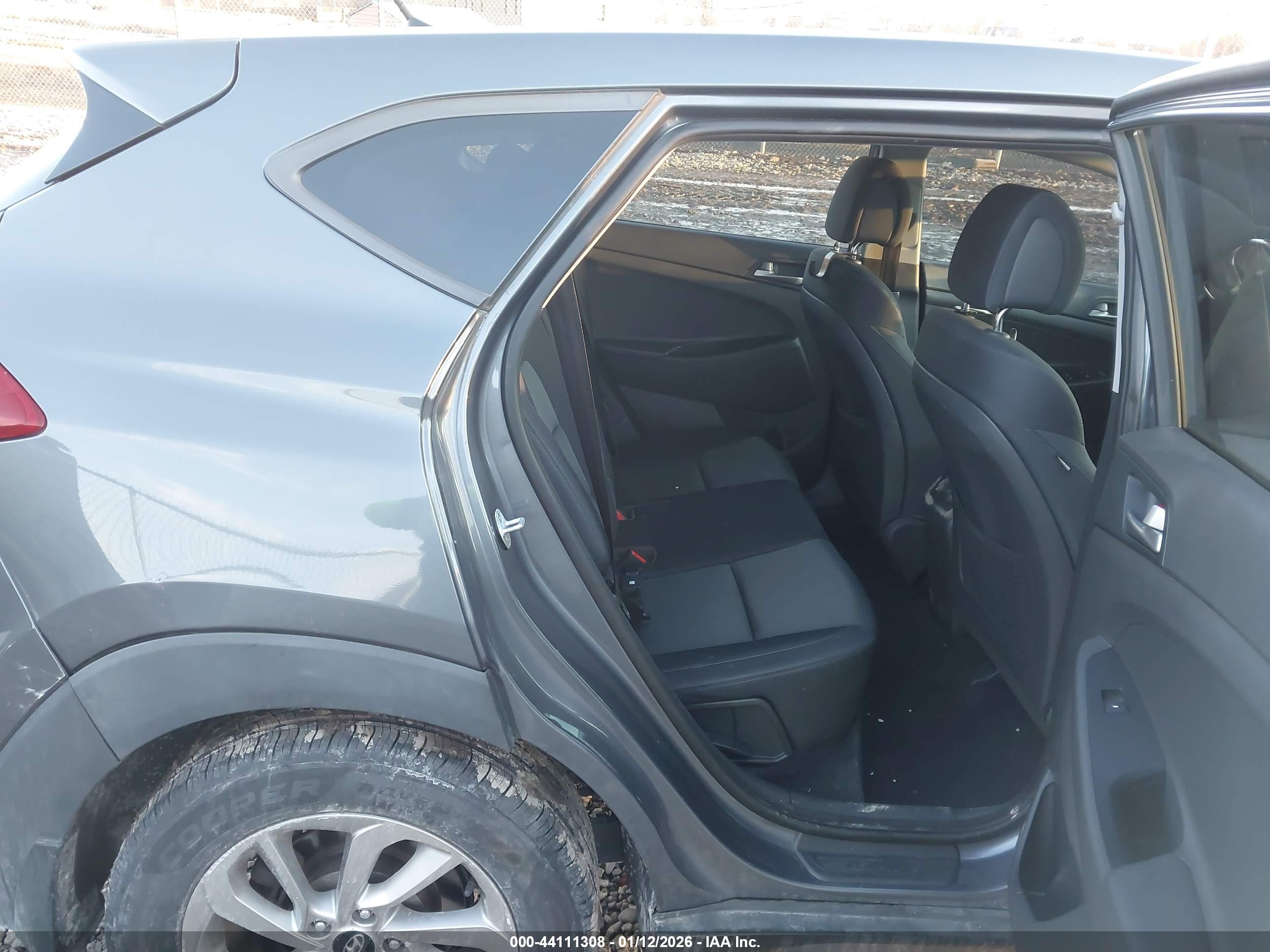 HYUNDAI TUCSON image 8
