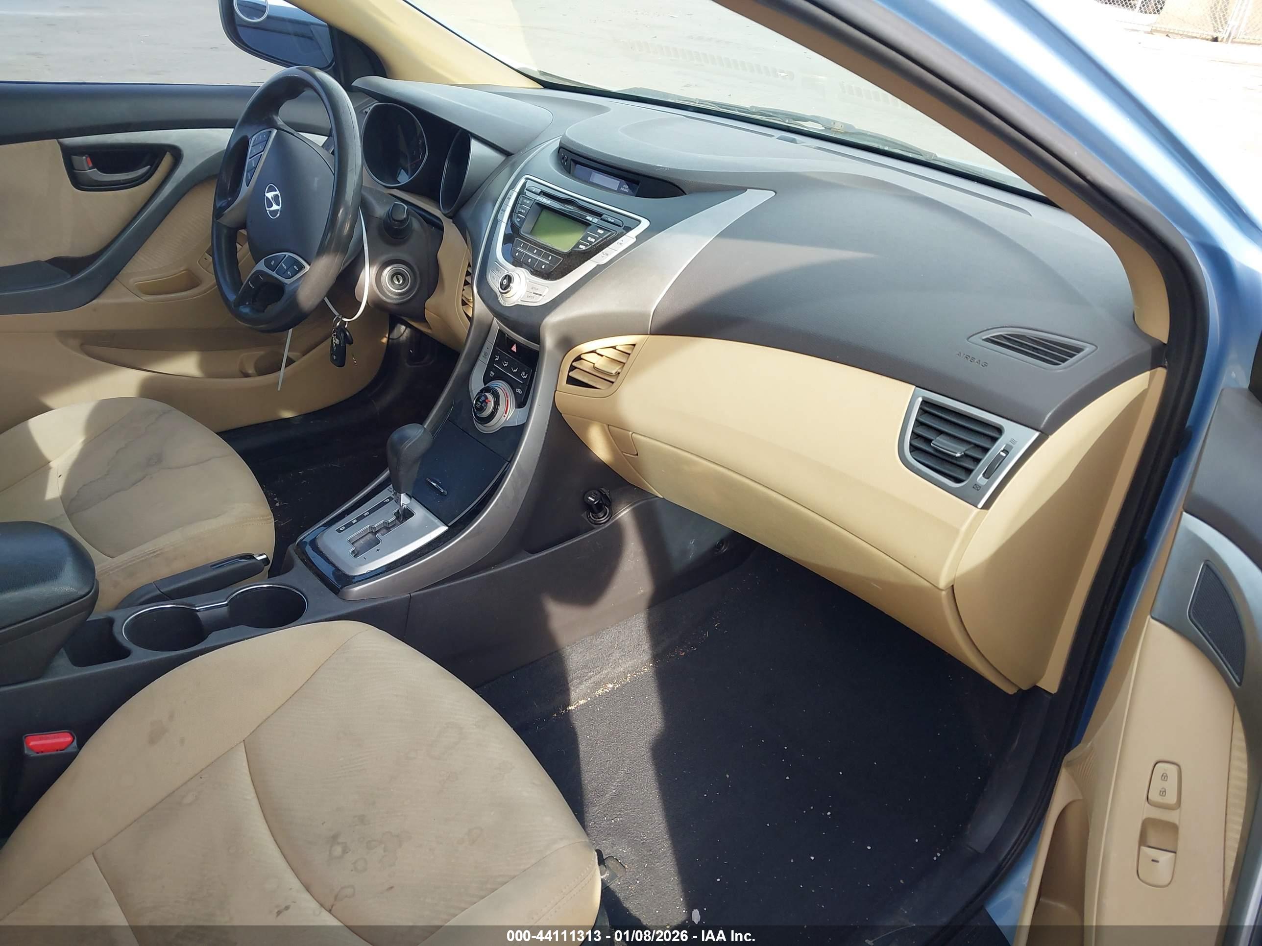 HYUNDAI ELANTRA image 5