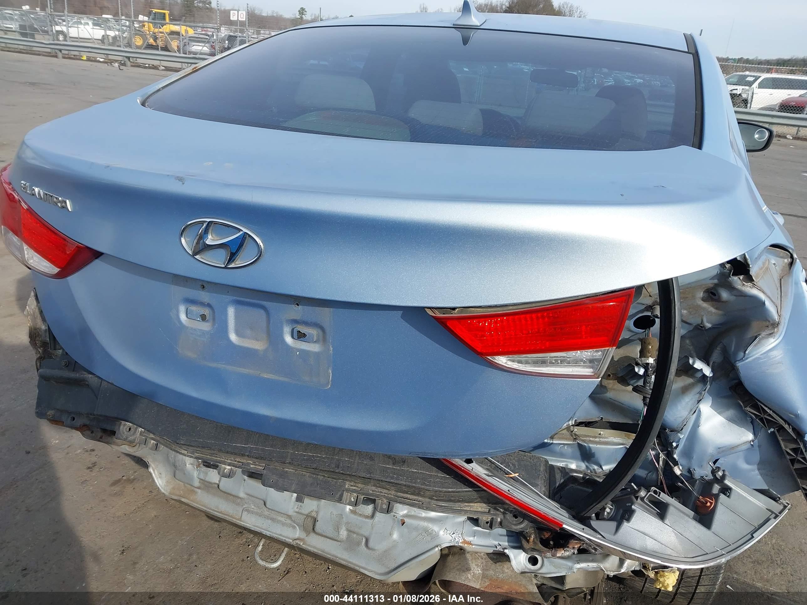 HYUNDAI ELANTRA image 6