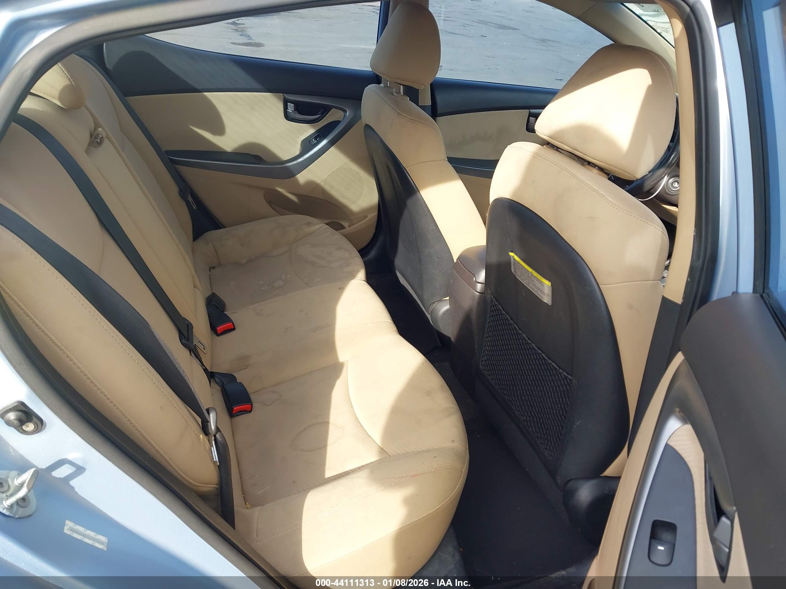 HYUNDAI ELANTRA image 8