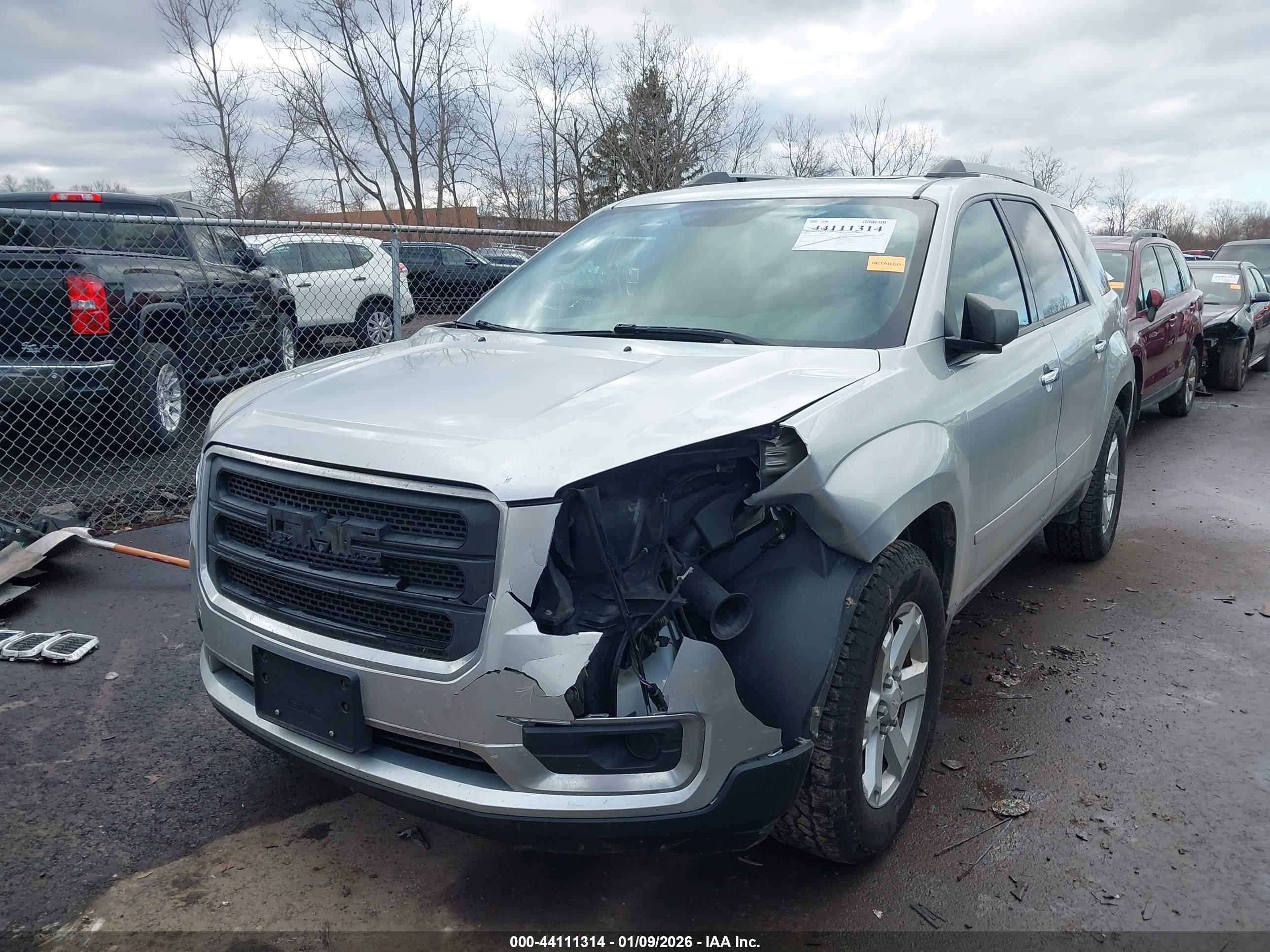 GMC ACADIA image 2