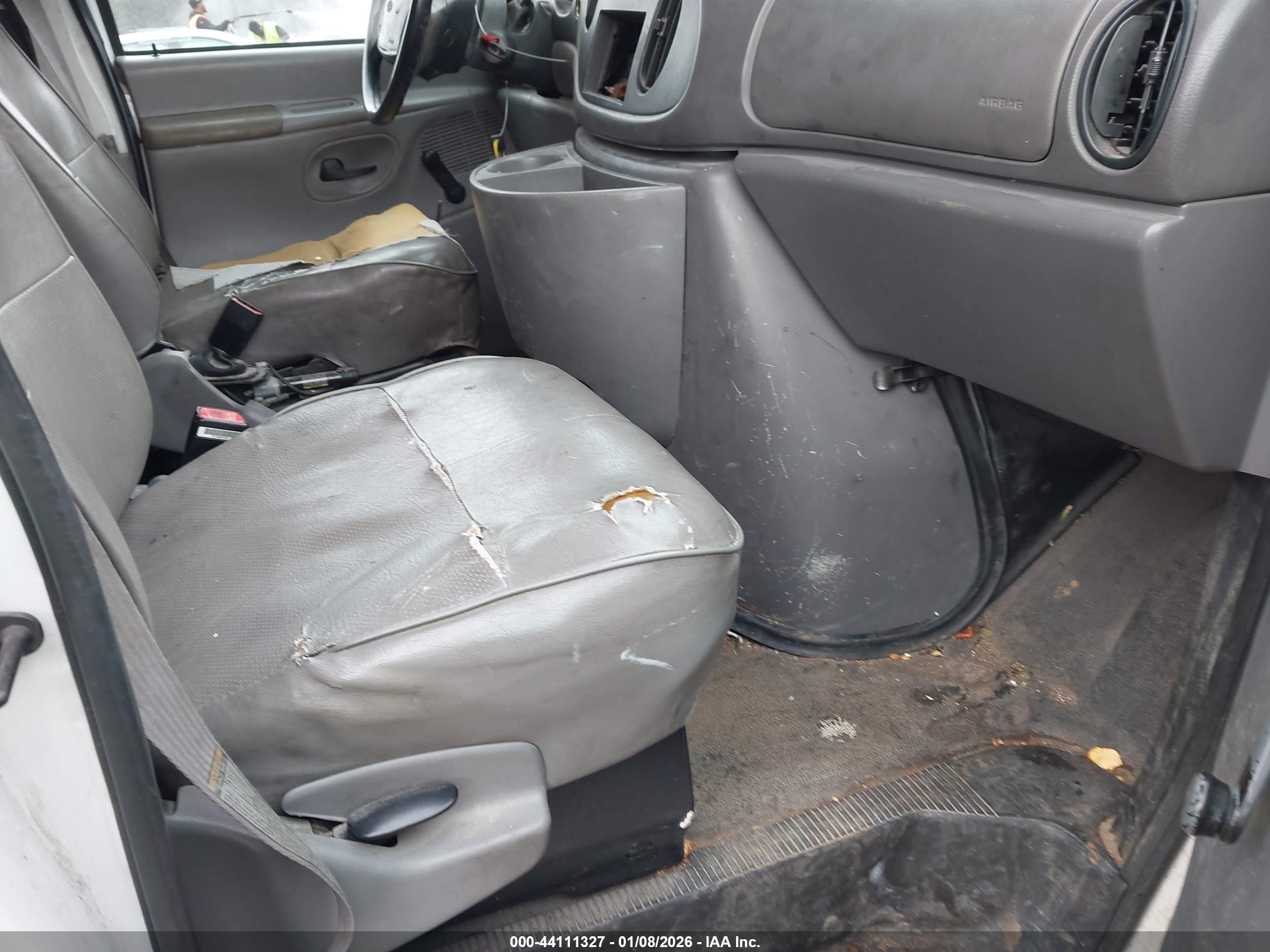 FORD E-250 image 5