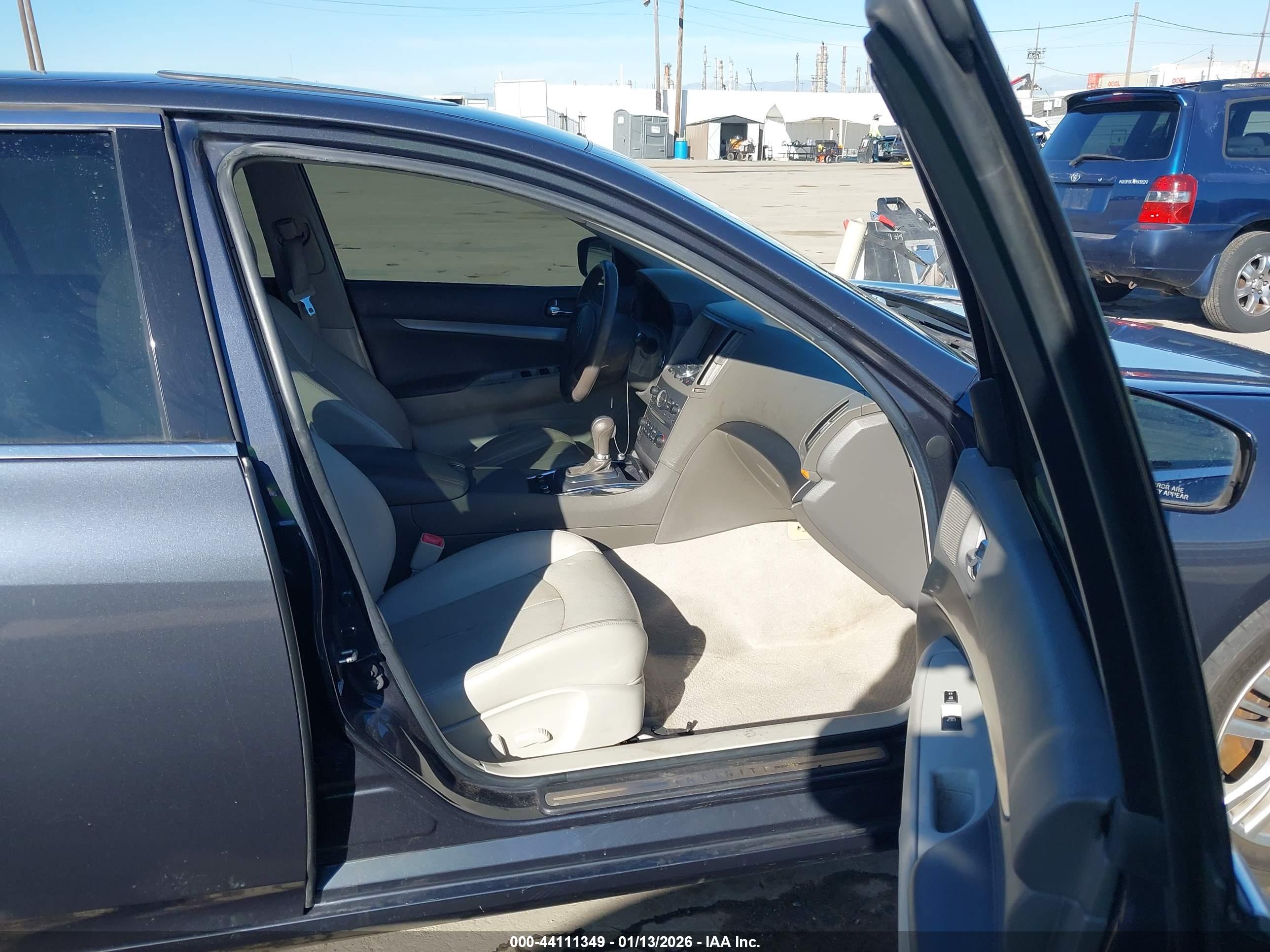 INFINITI G37 image 5