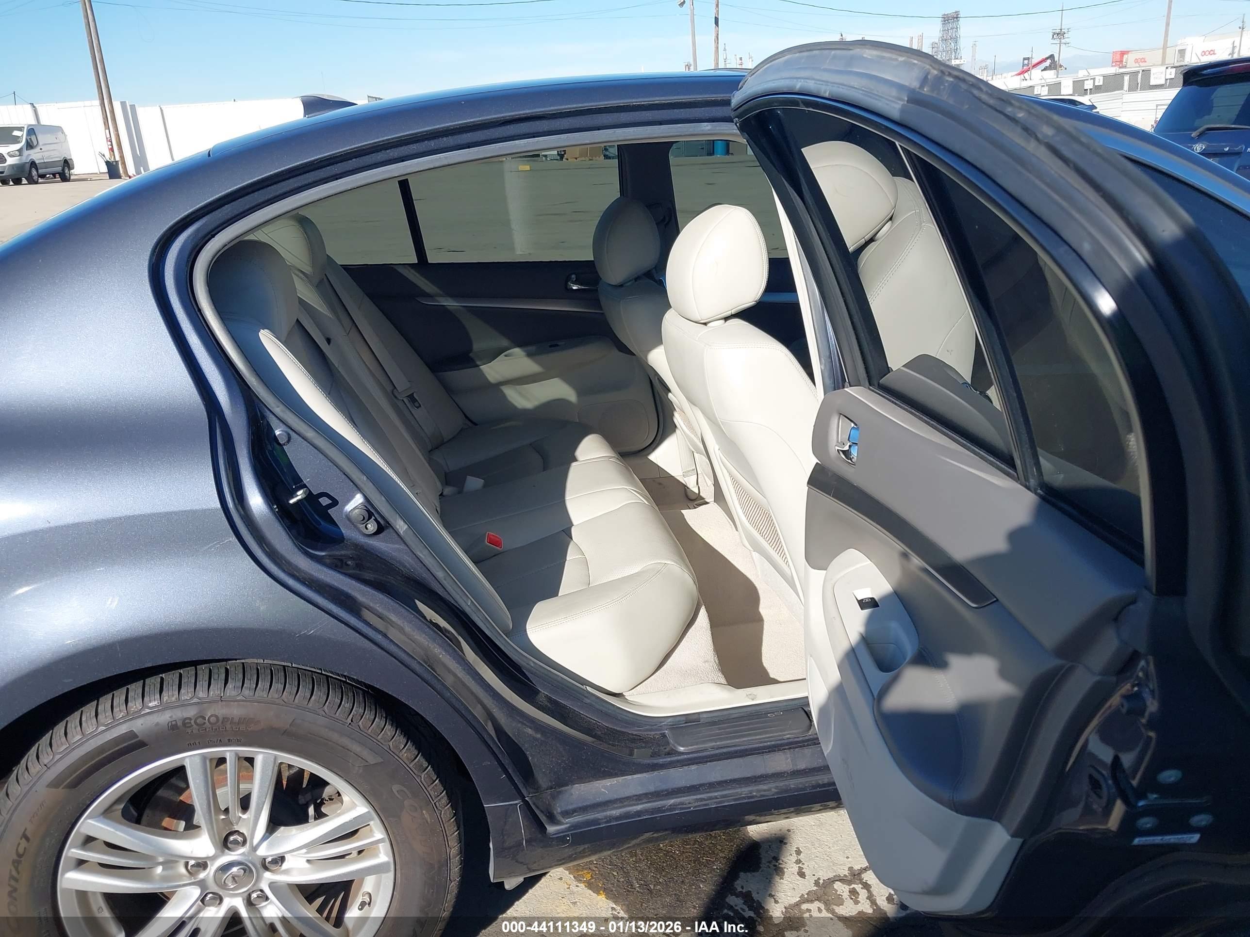 INFINITI G37 image 8