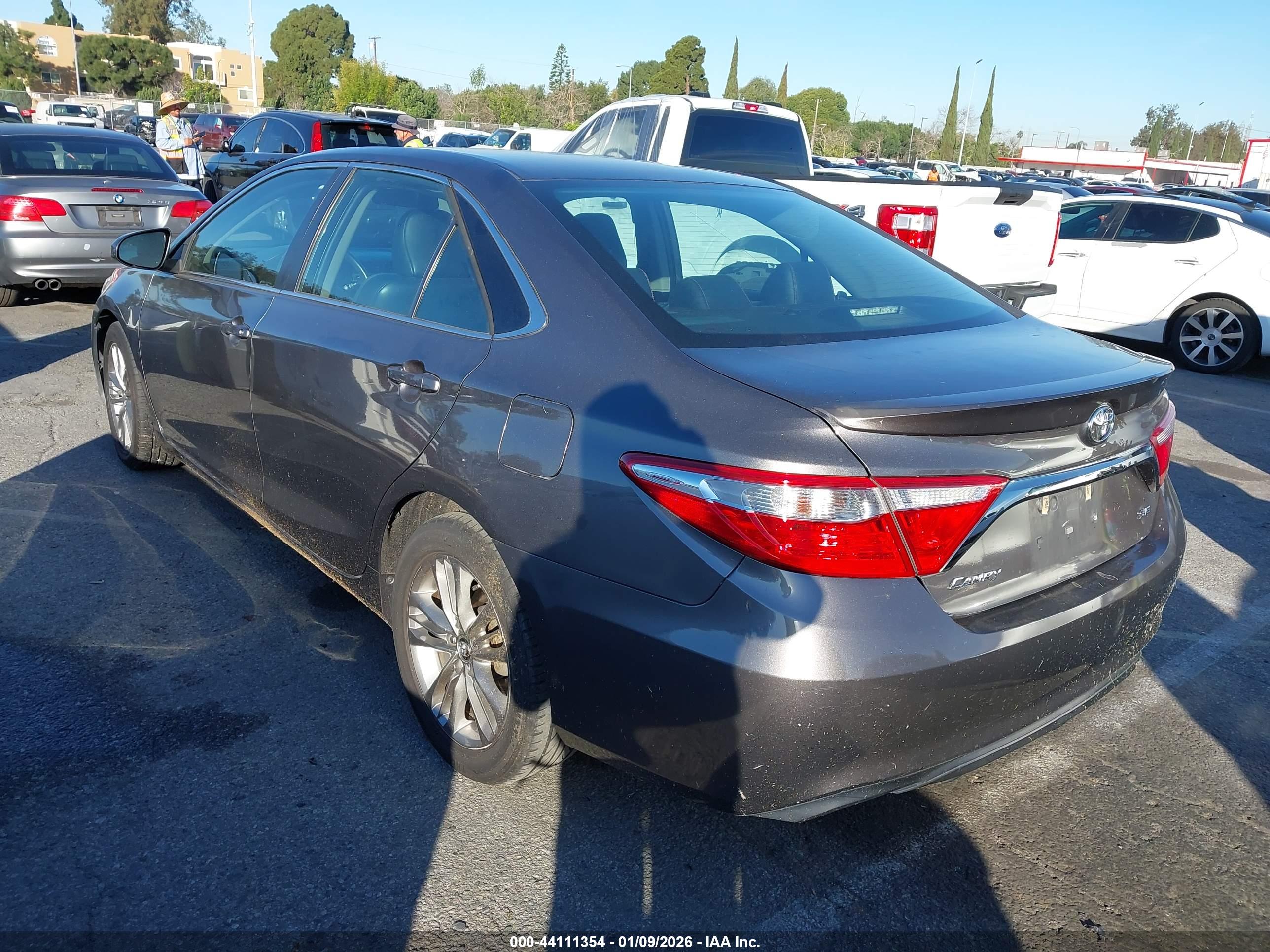 TOYOTA CAMRY image 3