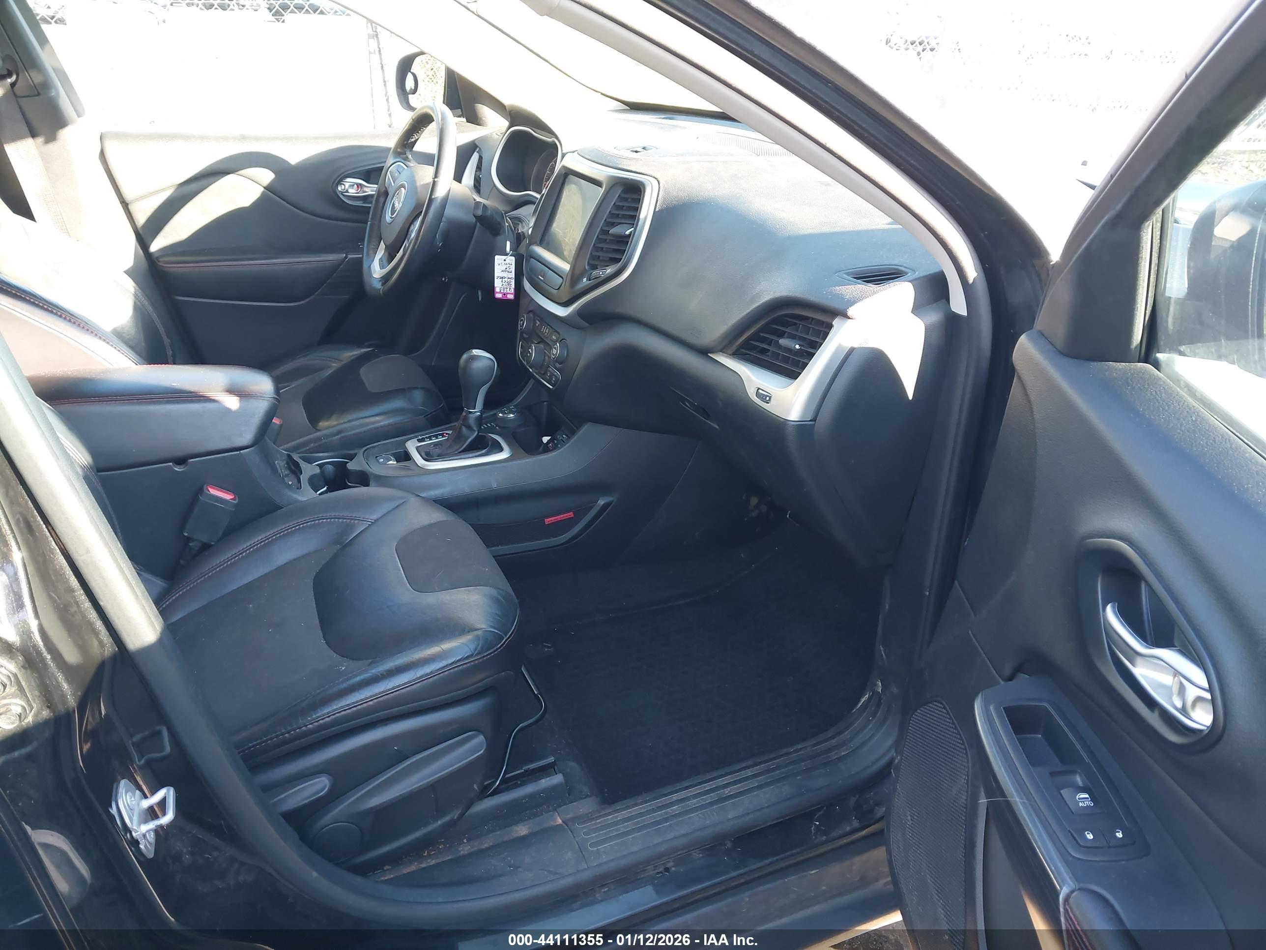 JEEP CHEROKEE image 5
