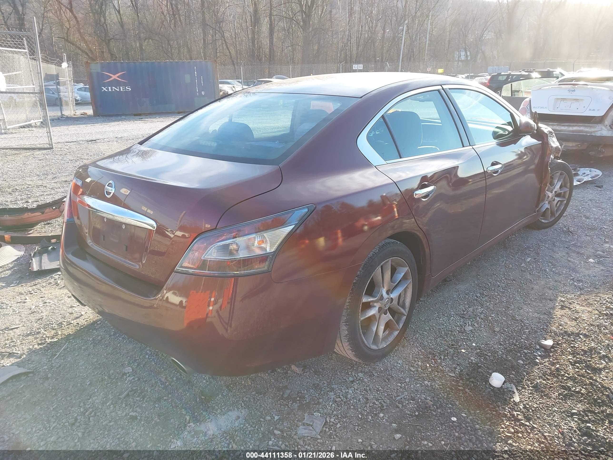 NISSAN MAXIMA image 4