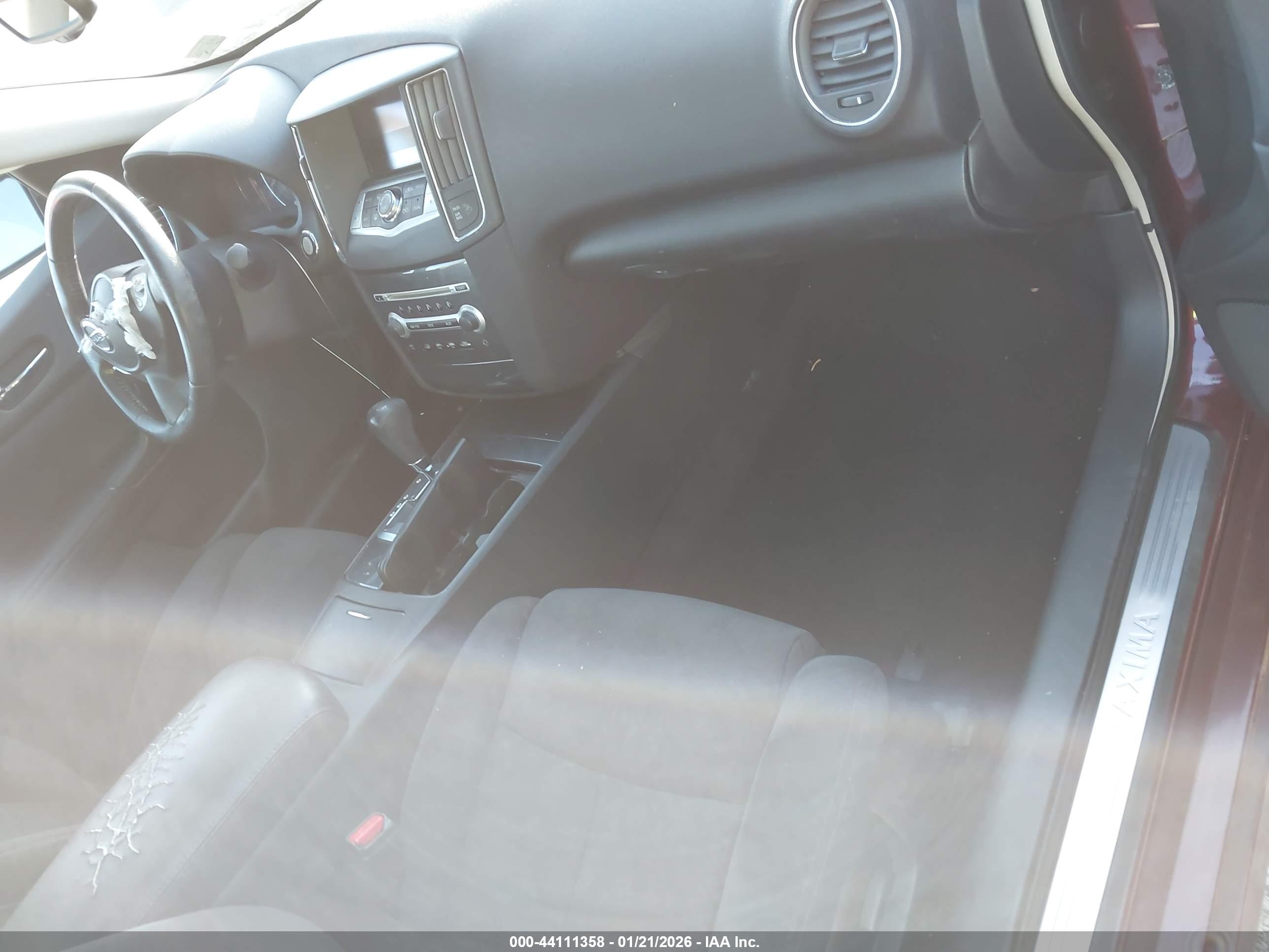 NISSAN MAXIMA image 5