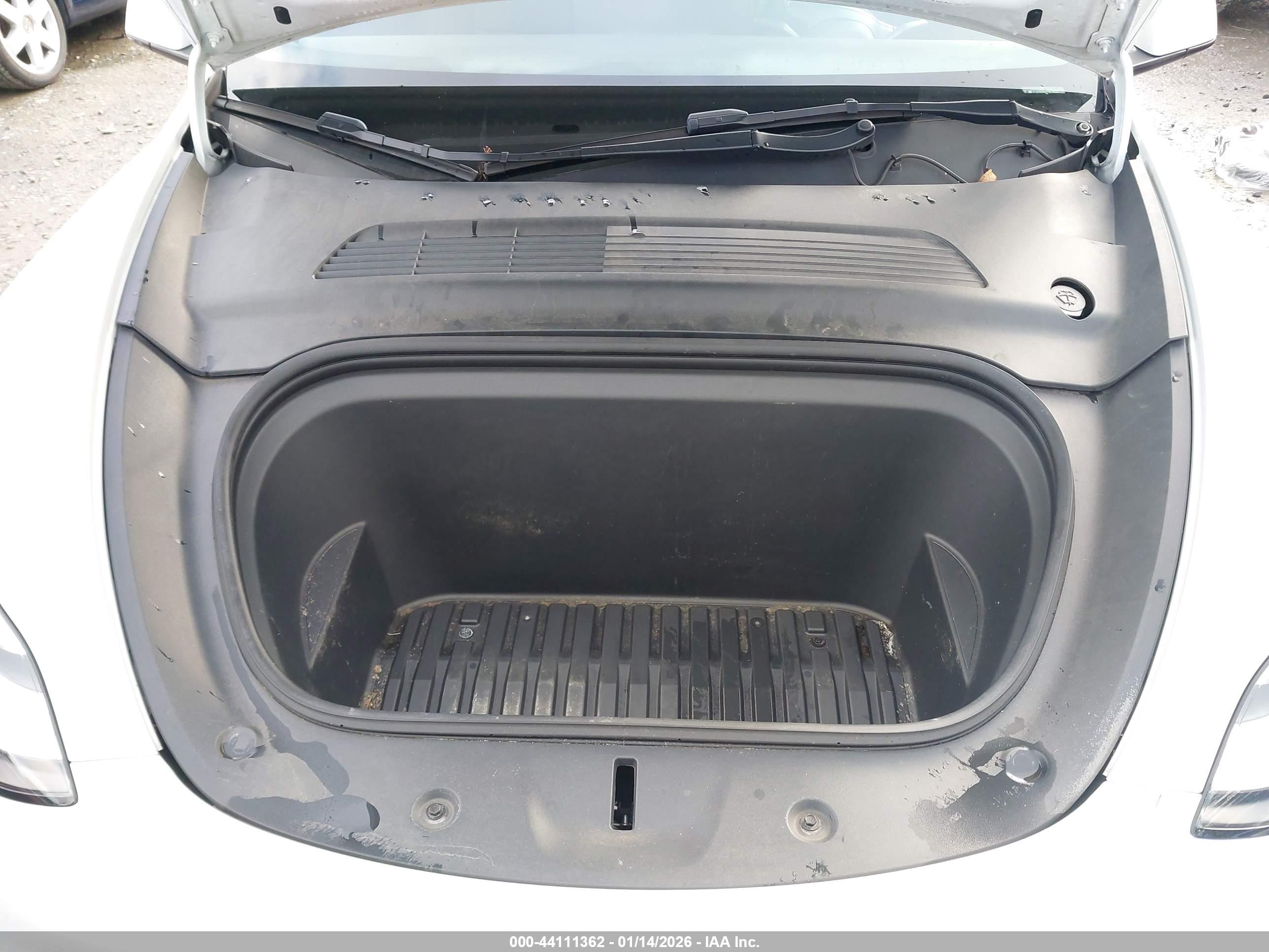 TESLA MODEL image 10