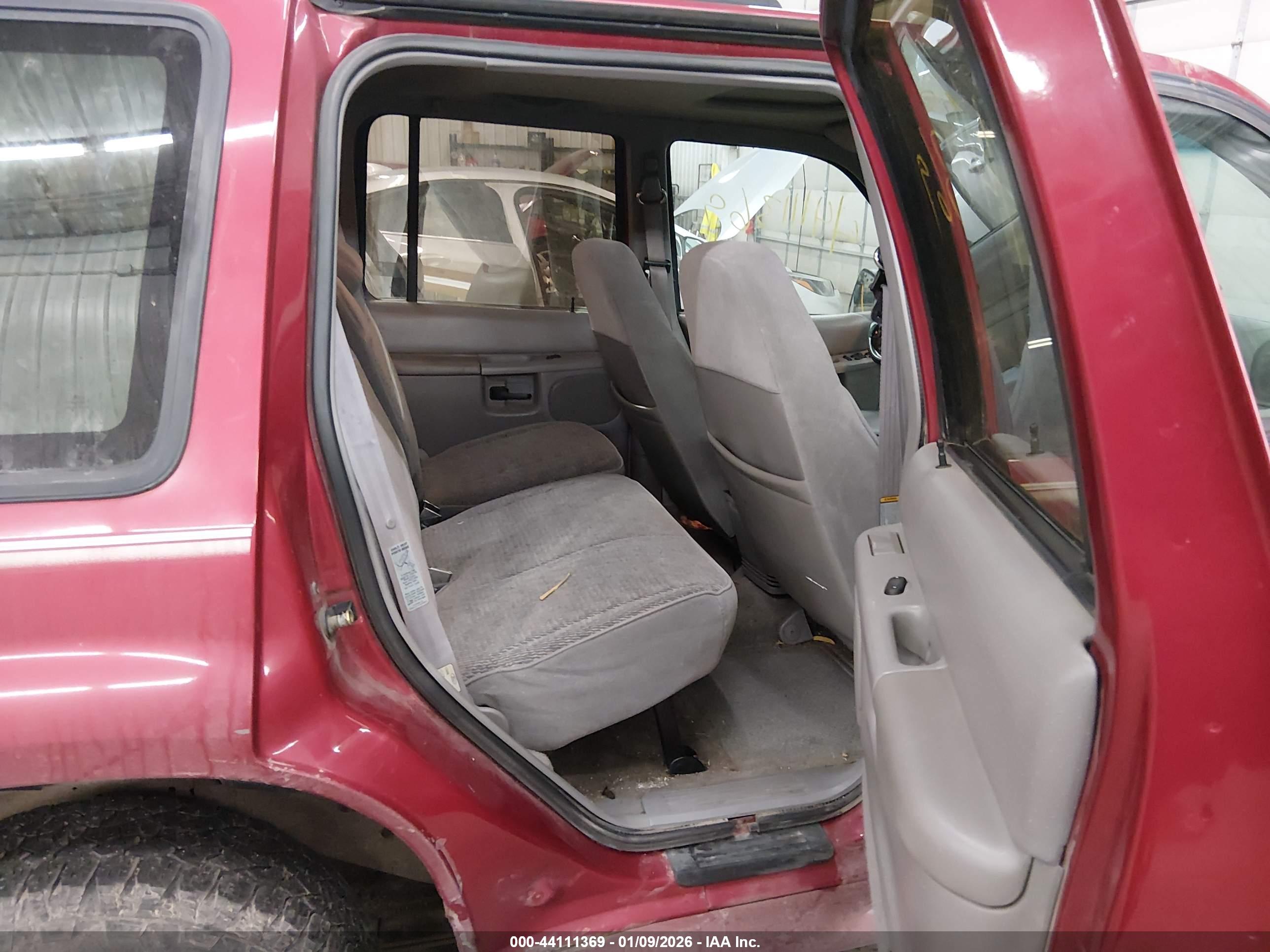 FORD EXPLORER image 8