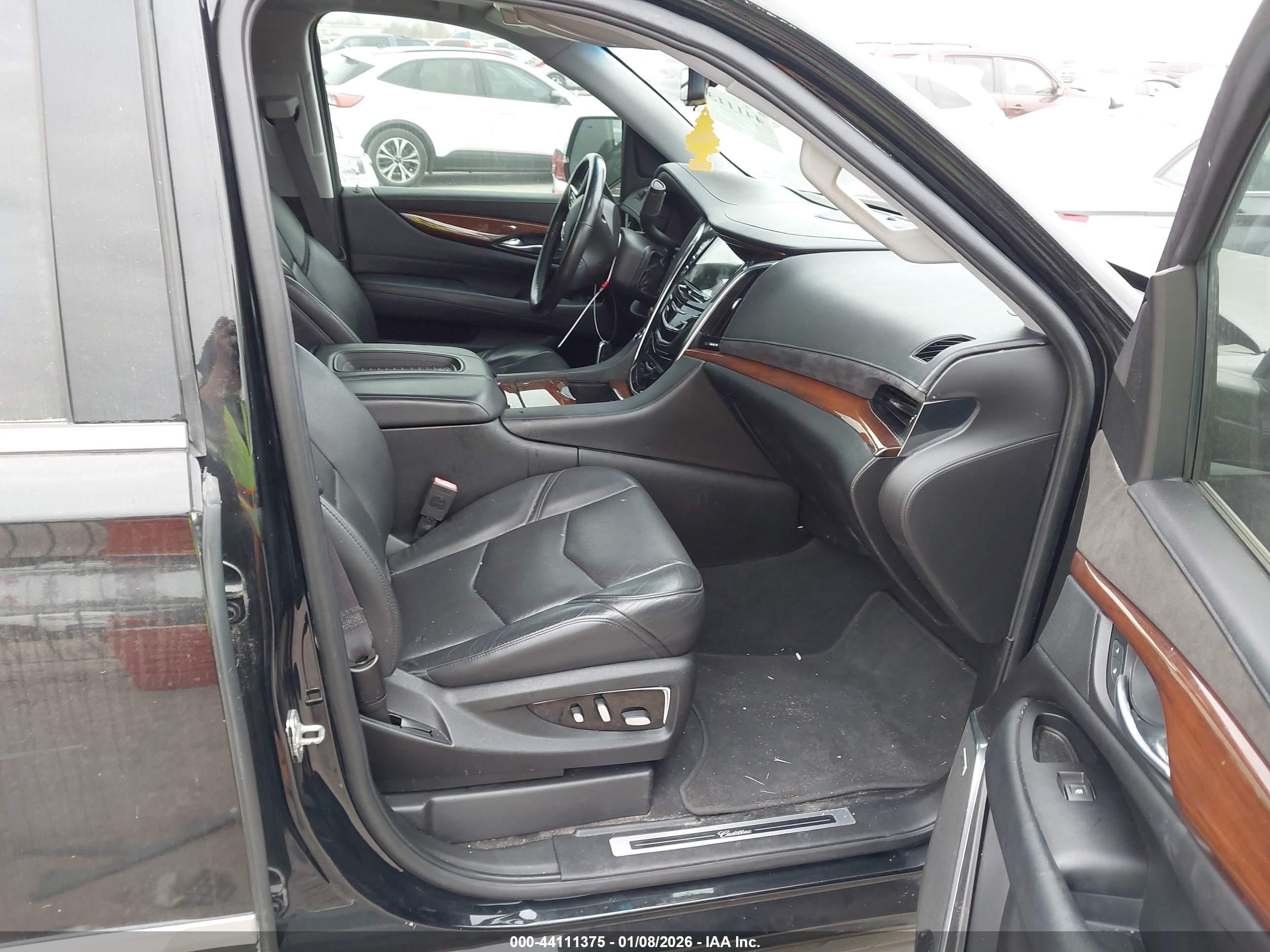 CADILLAC ESCALADE image 5