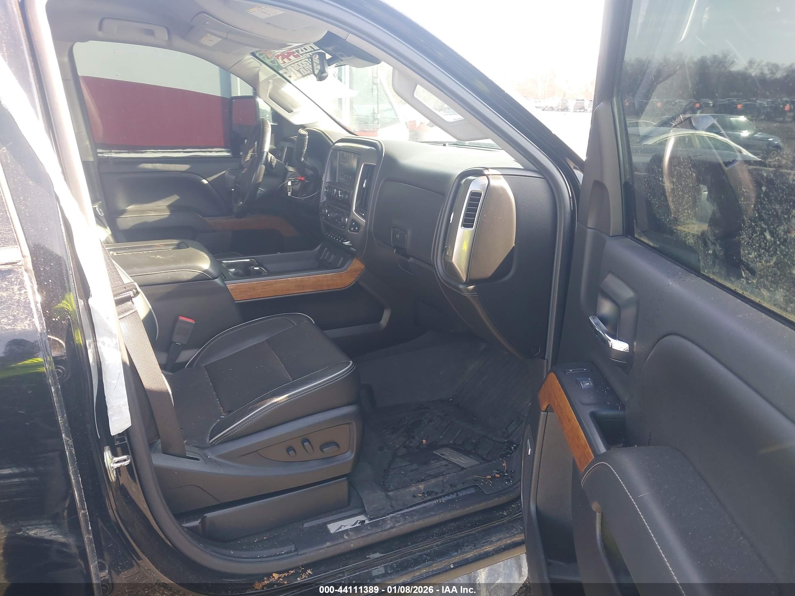 CHEVROLET SILVERADO image 5
