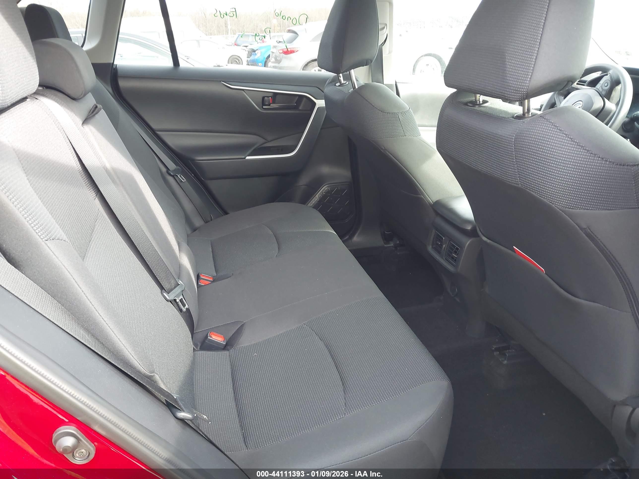 TOYOTA RAV4 image 8