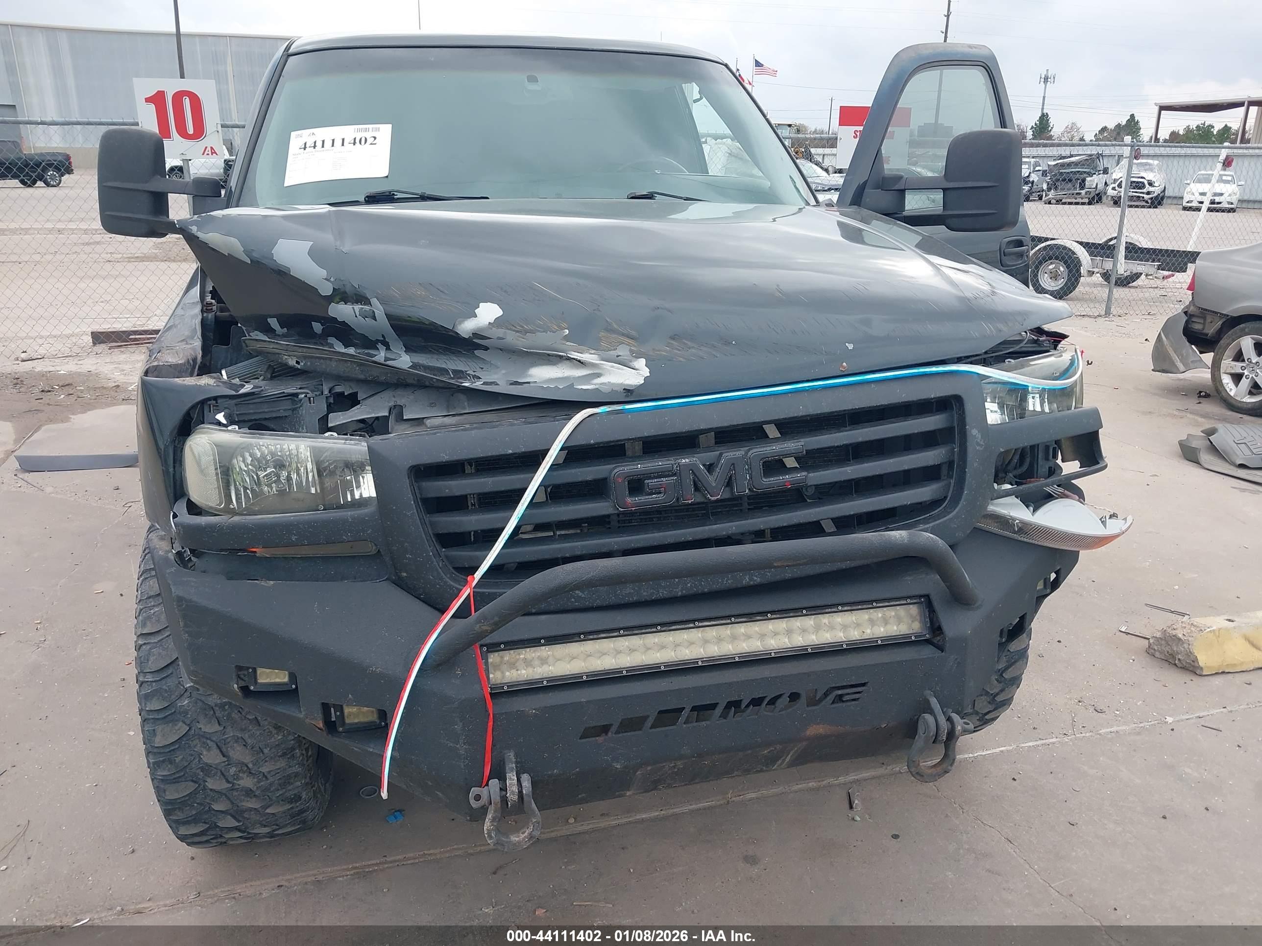 GMC SIERRA image 6