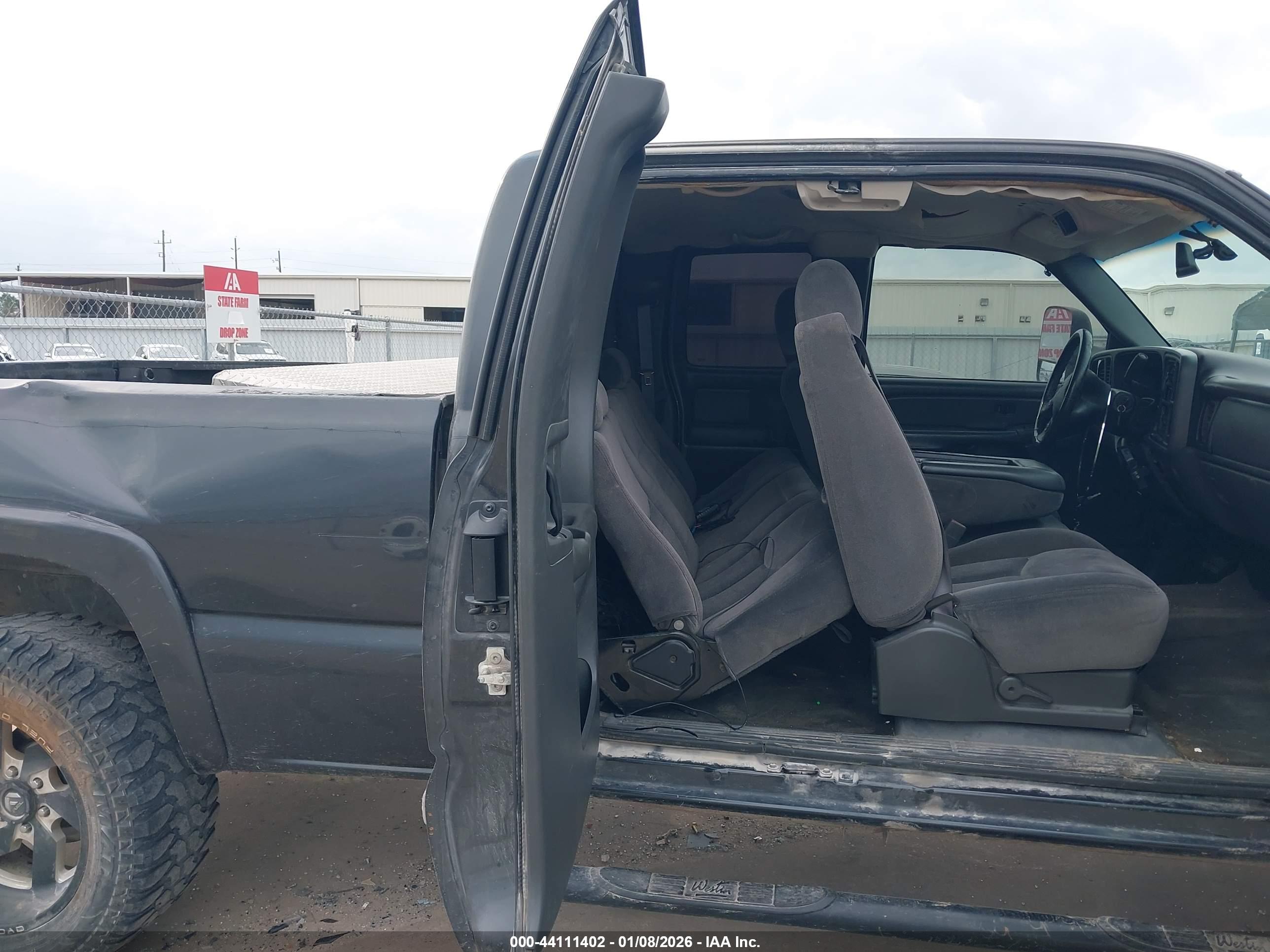 GMC SIERRA image 8
