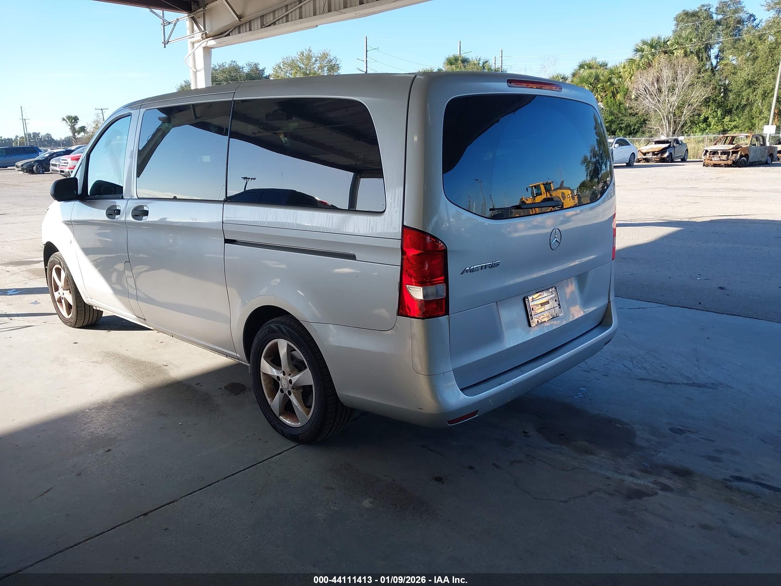 MERCEDES-BENZ METRIS image 3