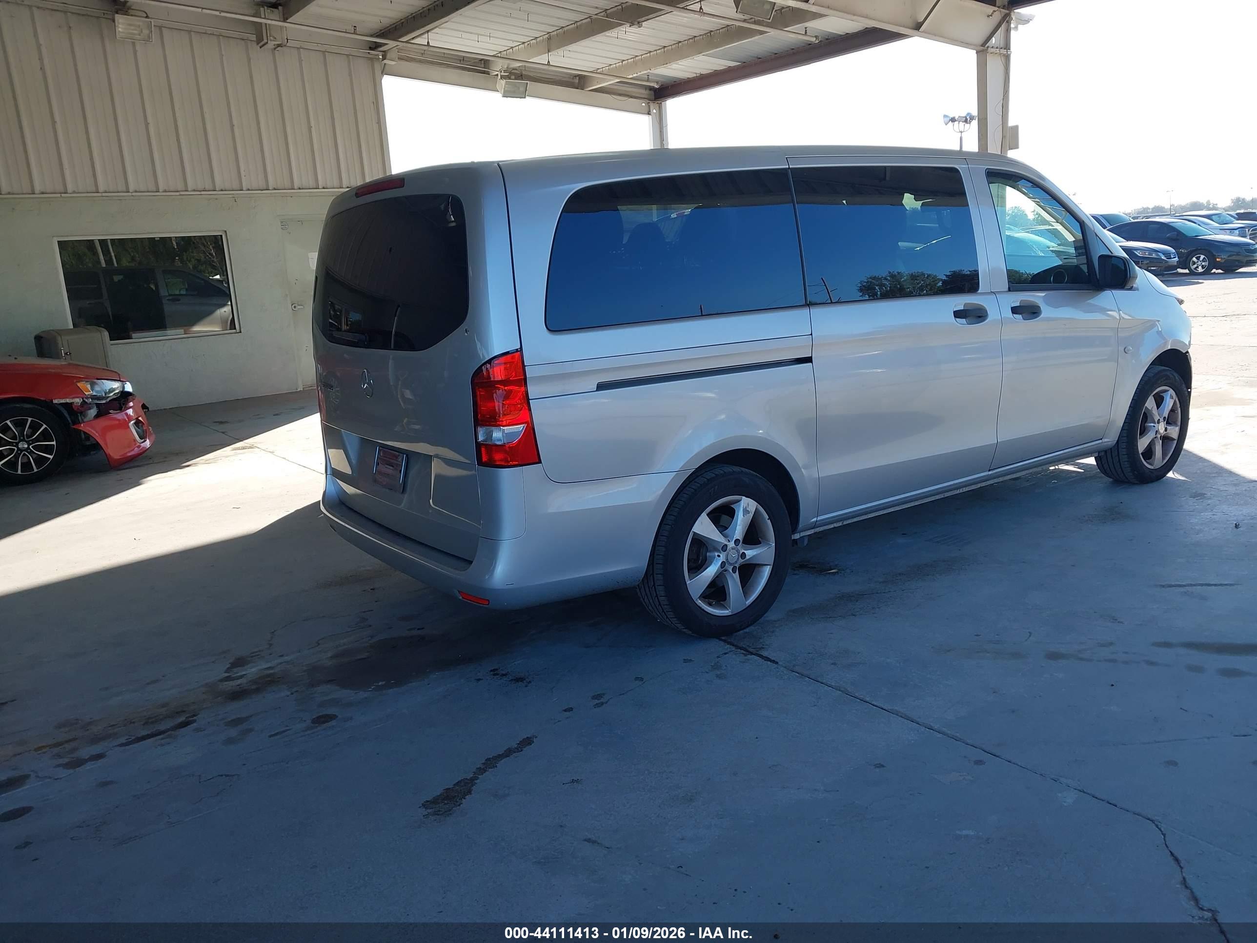 MERCEDES-BENZ METRIS image 4