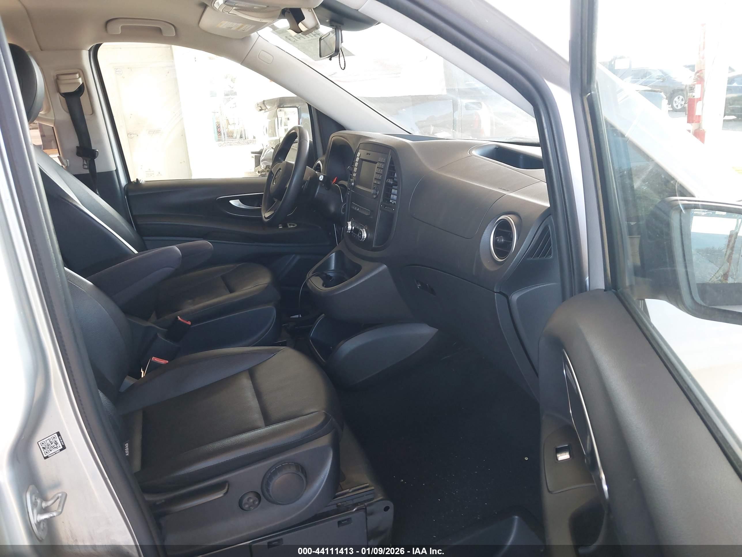 MERCEDES-BENZ METRIS image 5