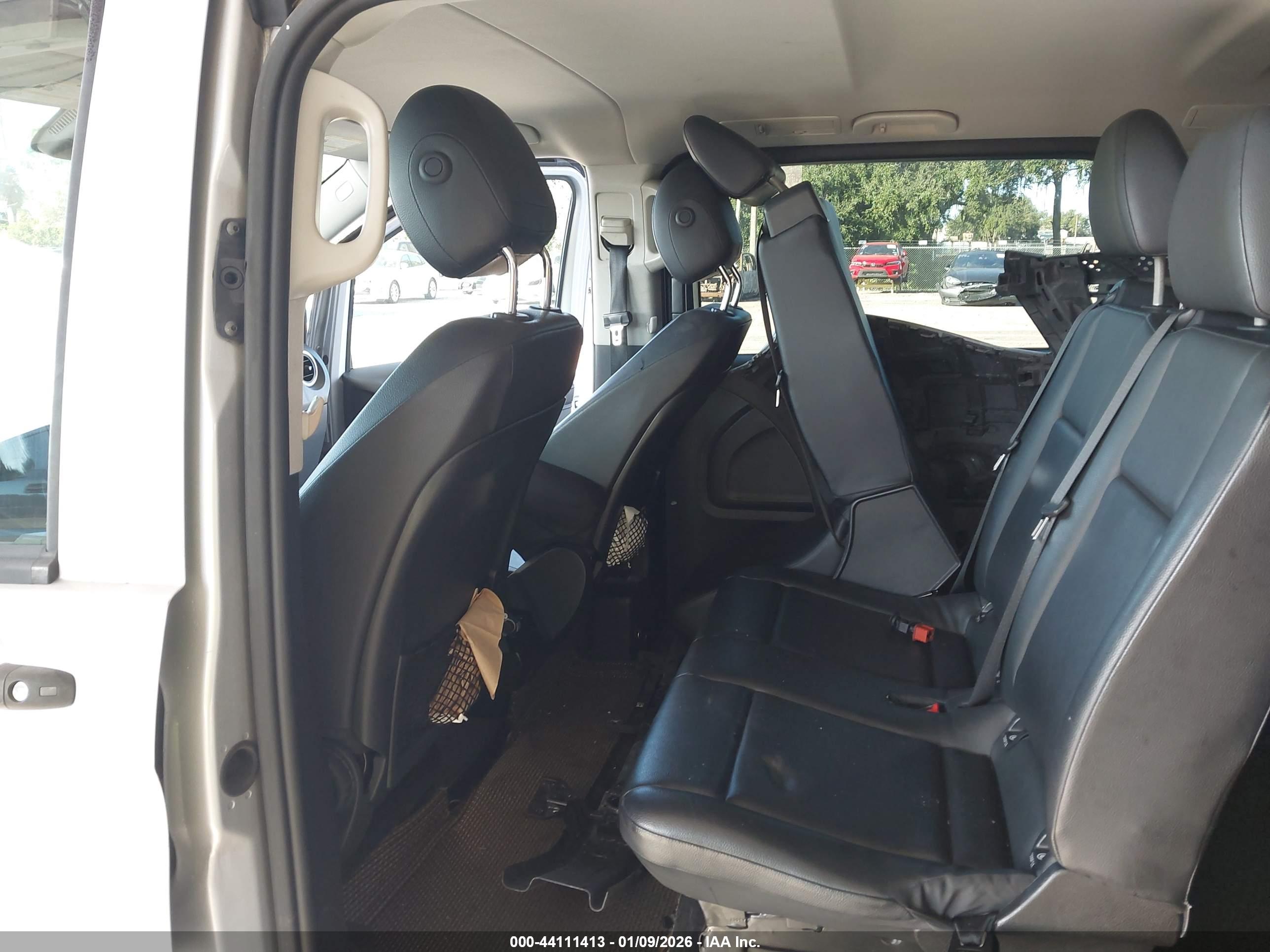 MERCEDES-BENZ METRIS image 8