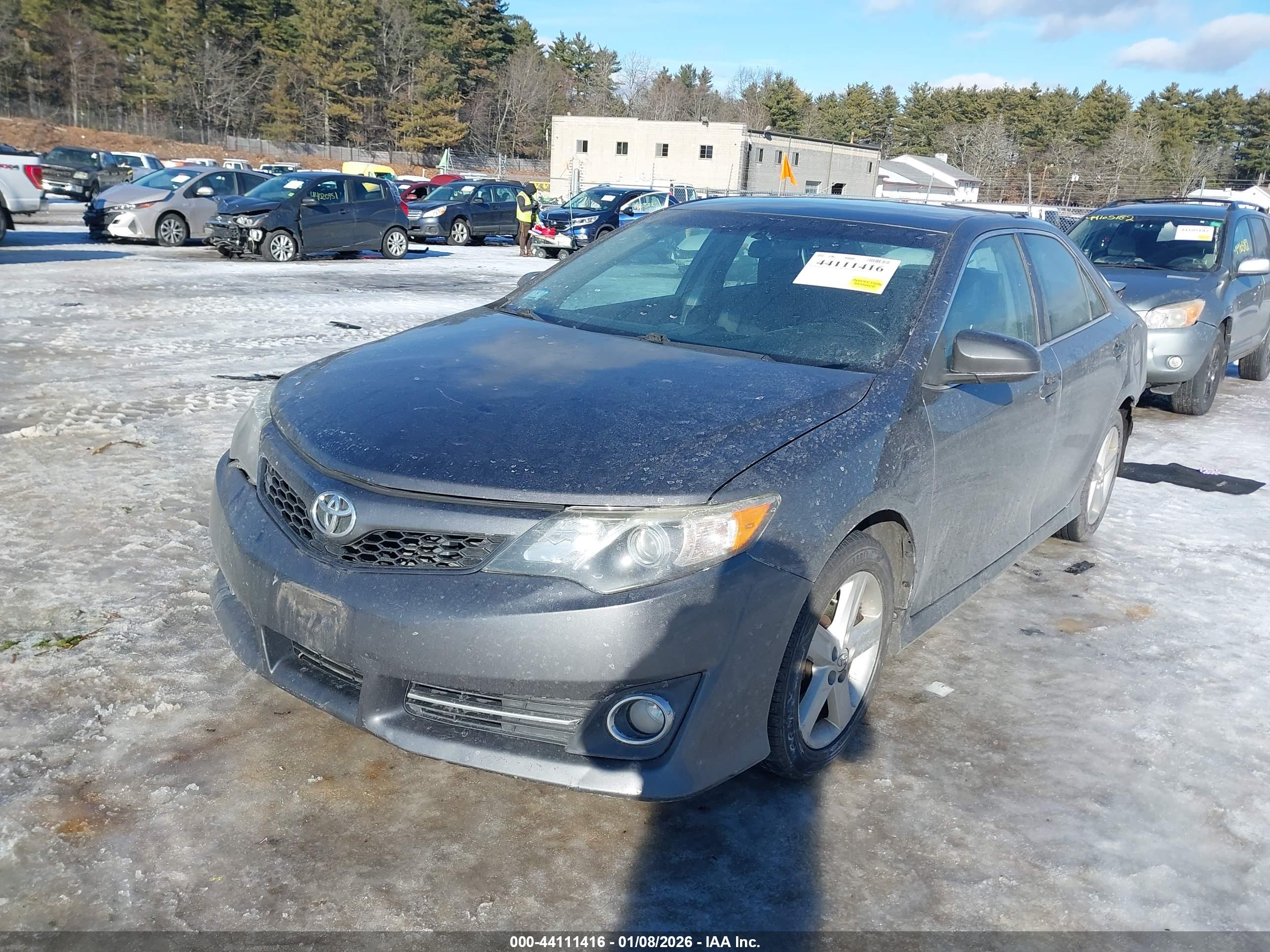TOYOTA CAMRY image 2