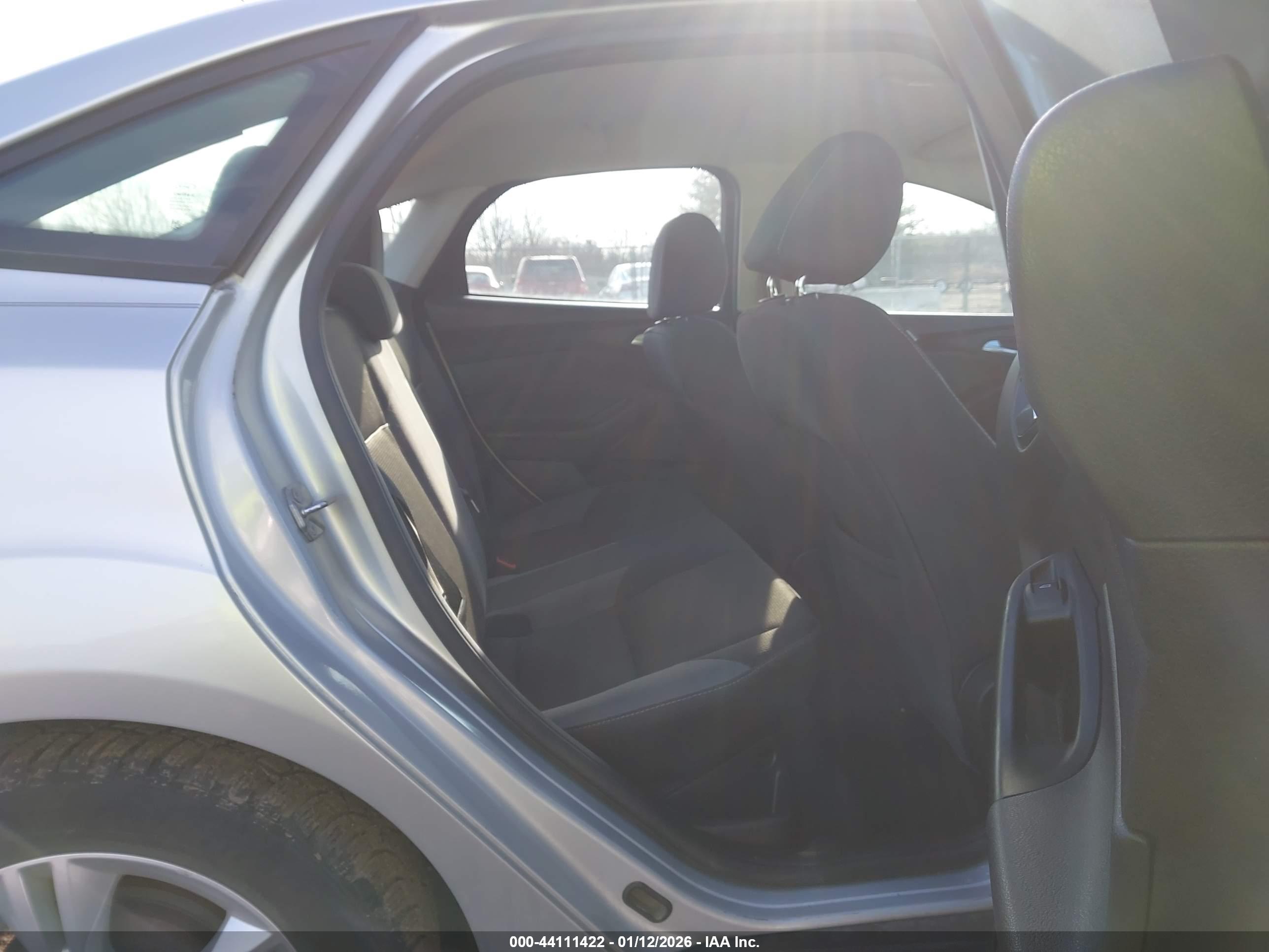 FORD FOCUS image 8