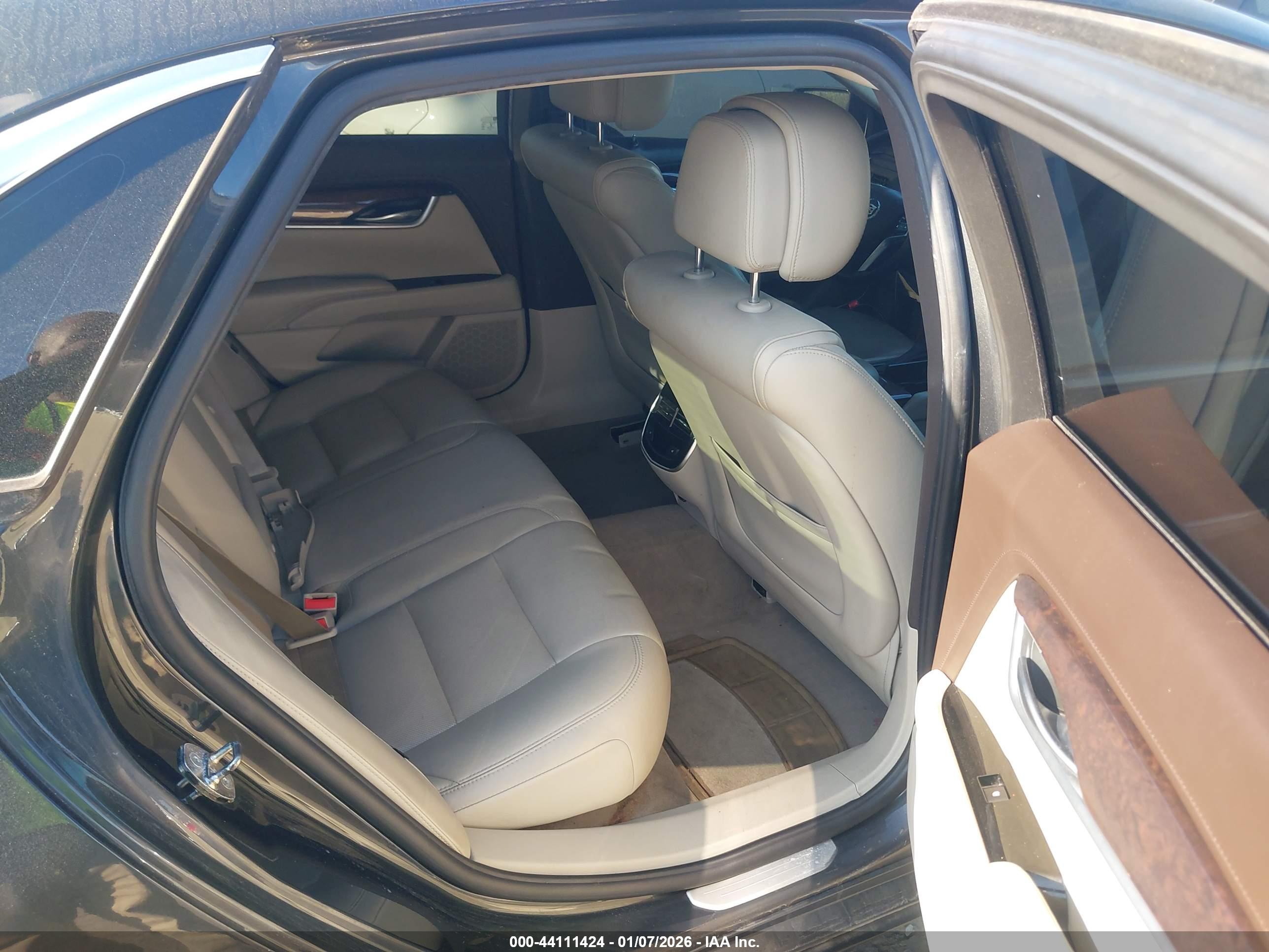 CADILLAC XTS image 8