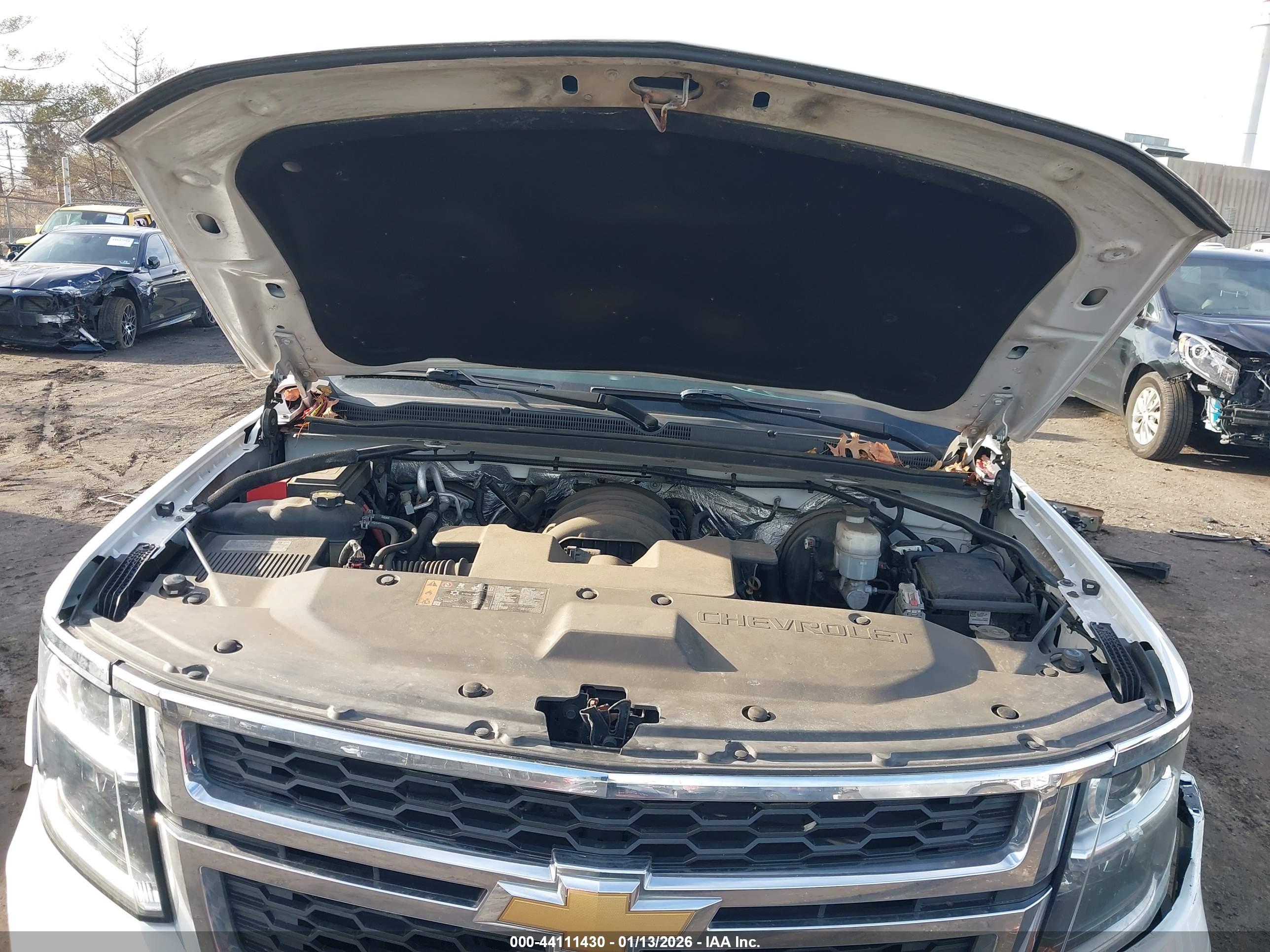CHEVROLET SUBURBAN image 10
