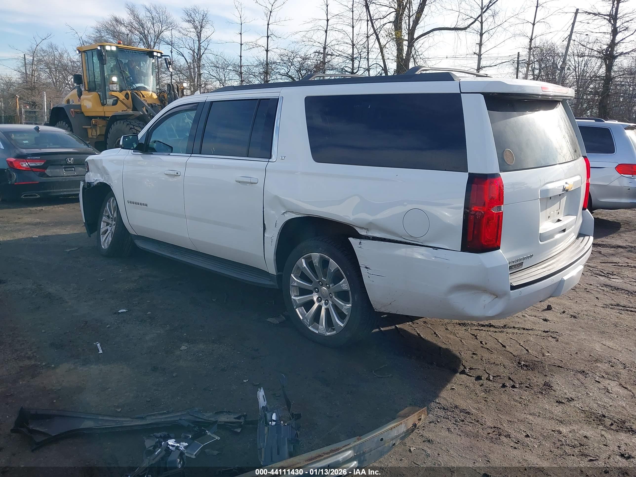 CHEVROLET SUBURBAN image 3