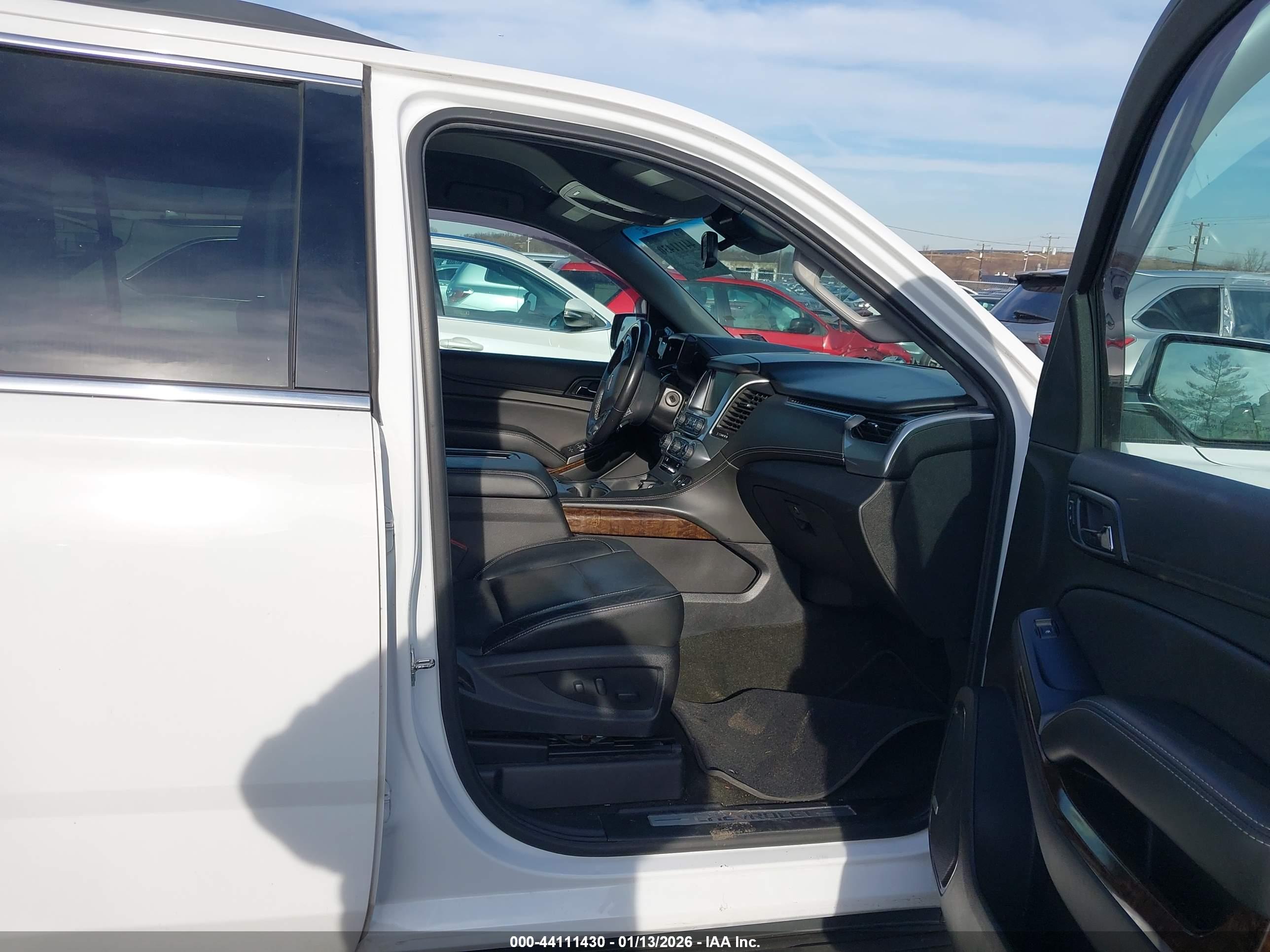 CHEVROLET SUBURBAN image 5