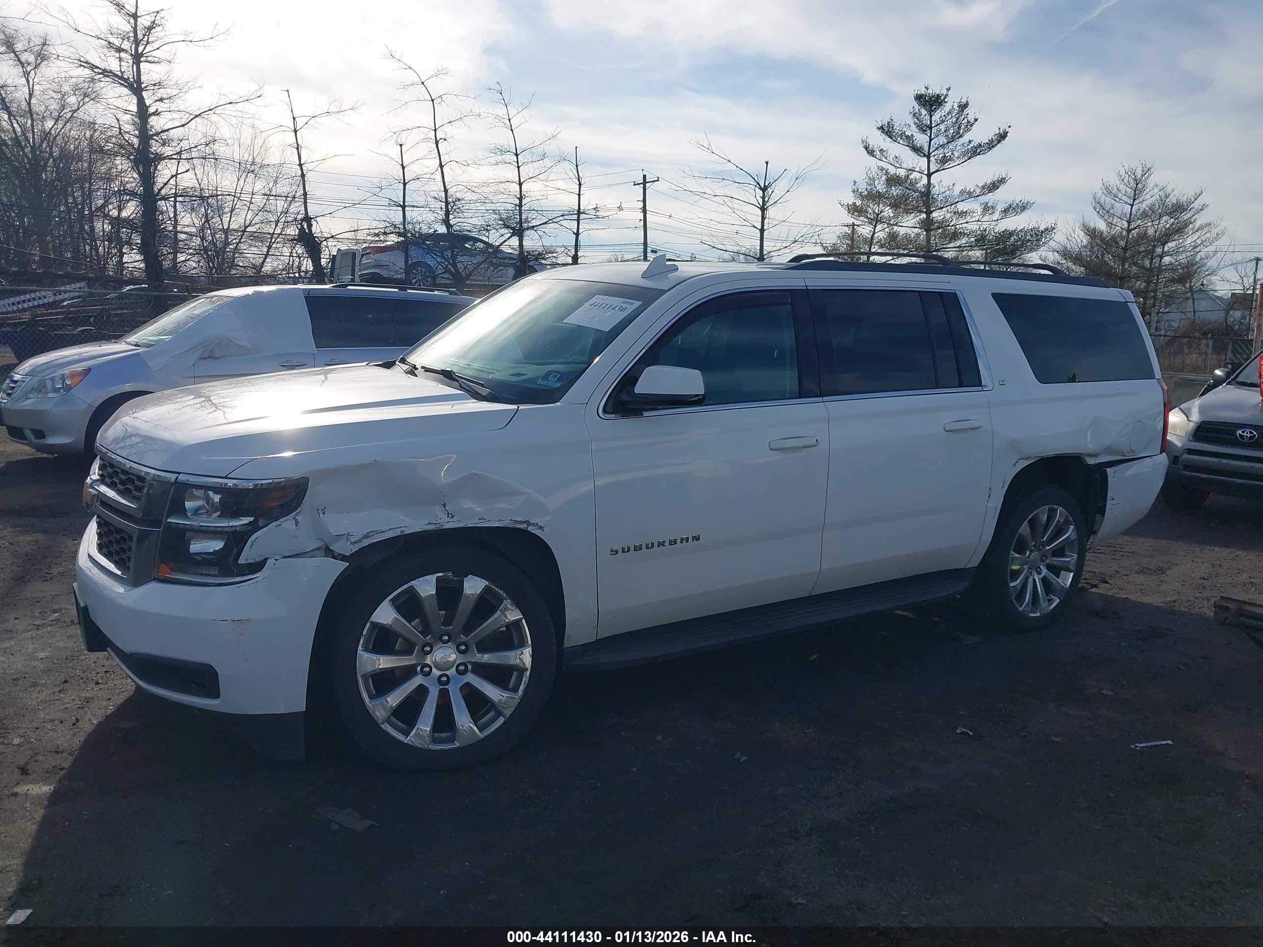 CHEVROLET SUBURBAN image 6