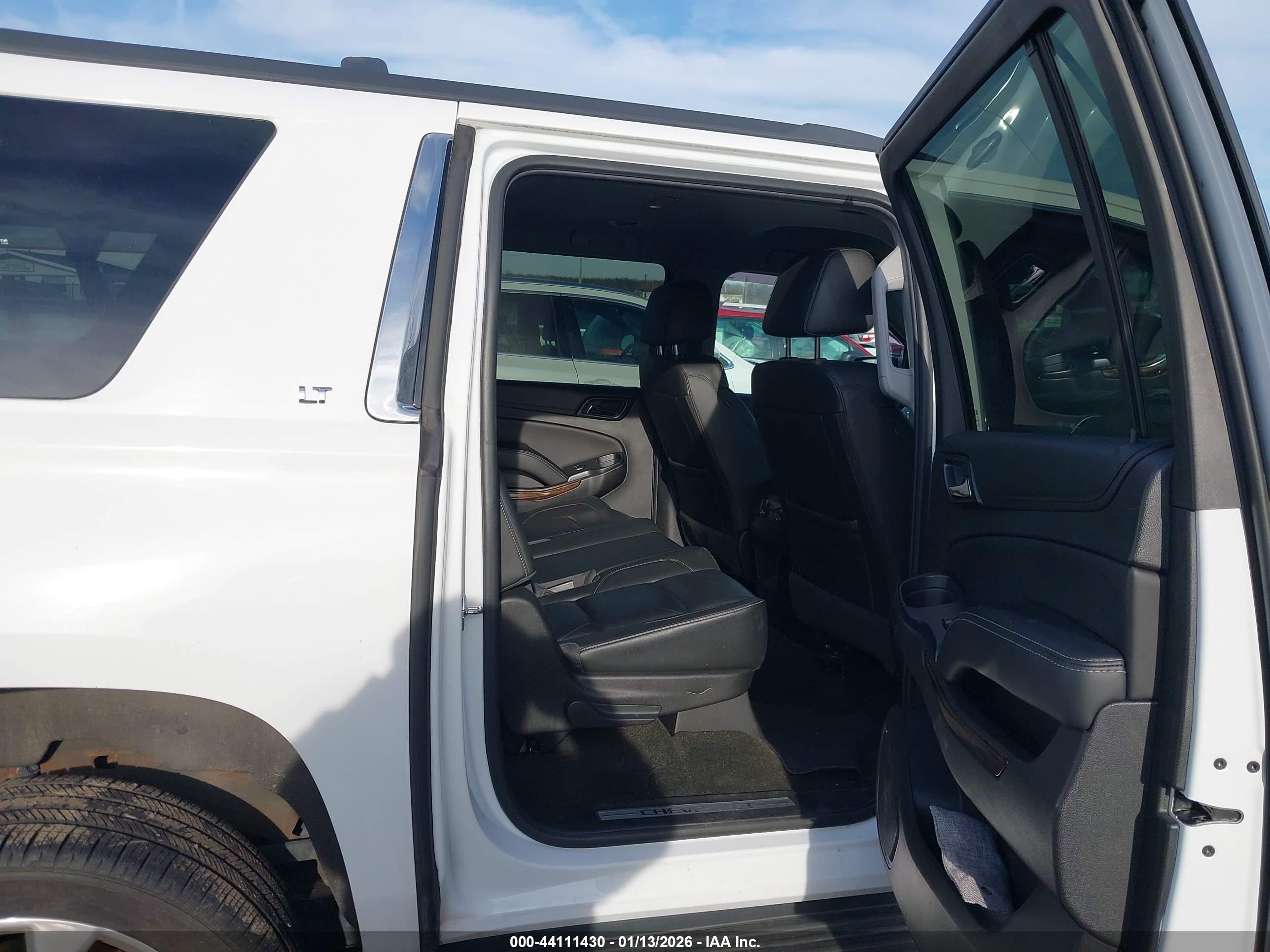 CHEVROLET SUBURBAN image 8