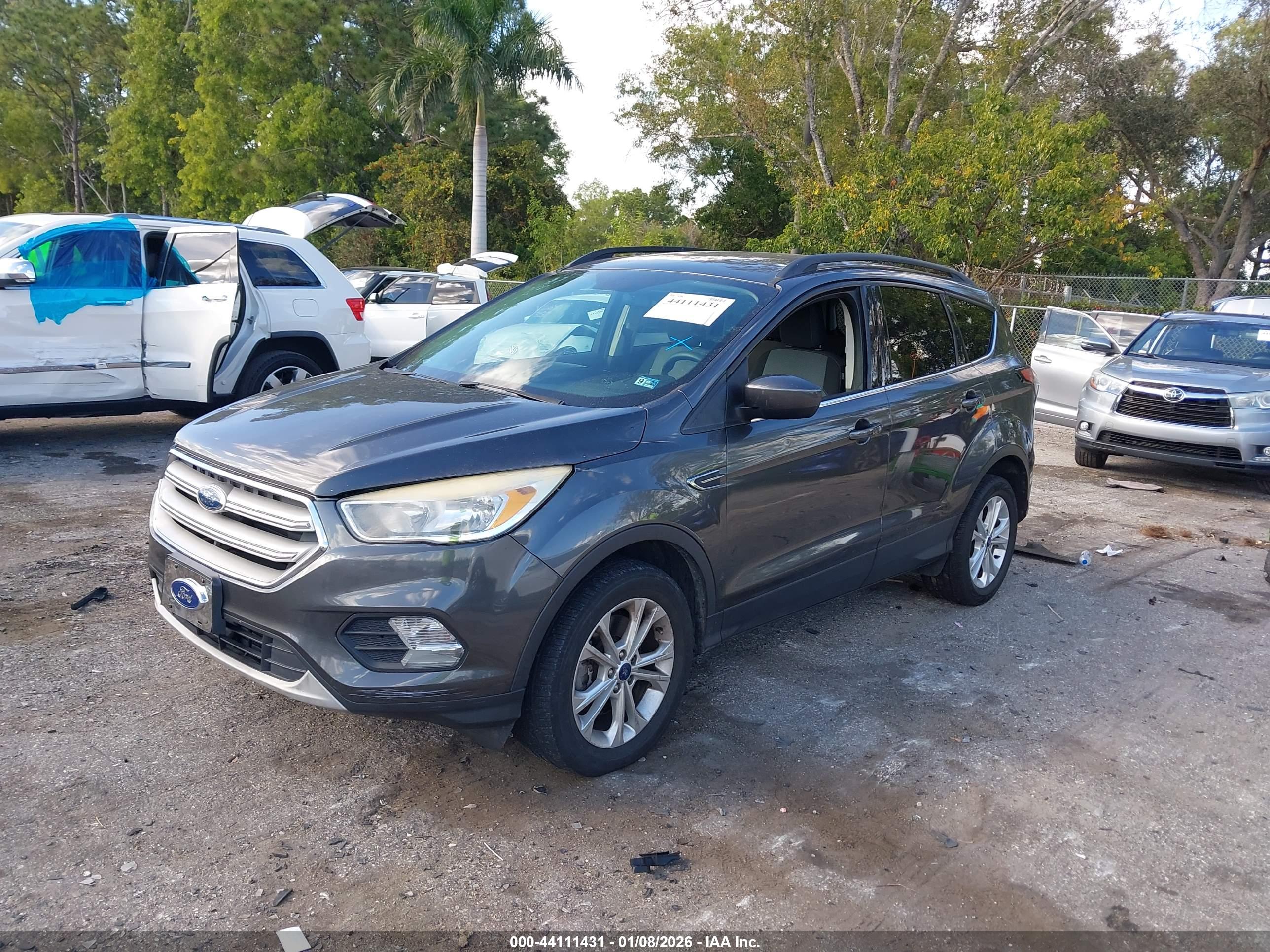 FORD ESCAPE image 2