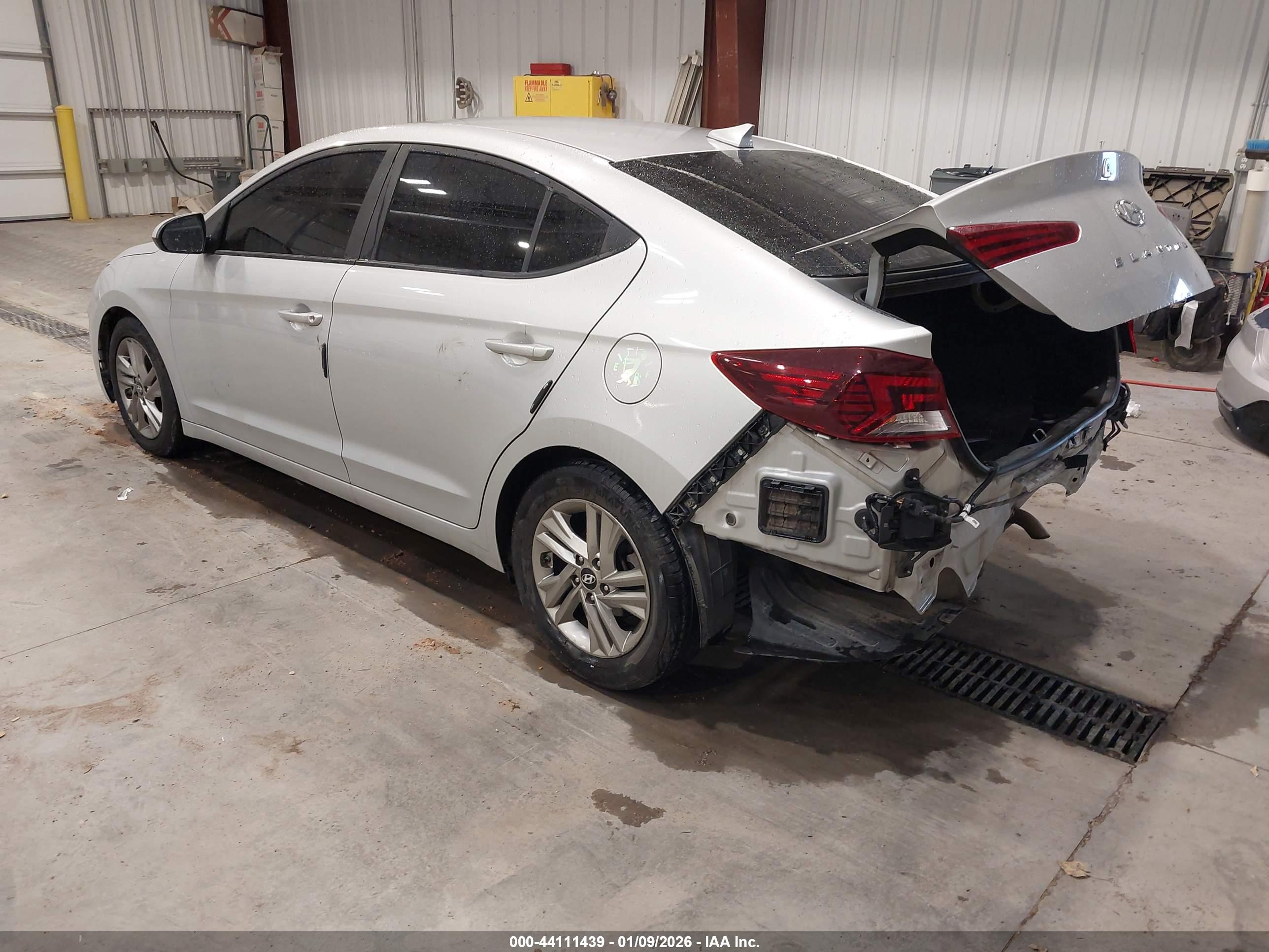 HYUNDAI ELANTRA image 3
