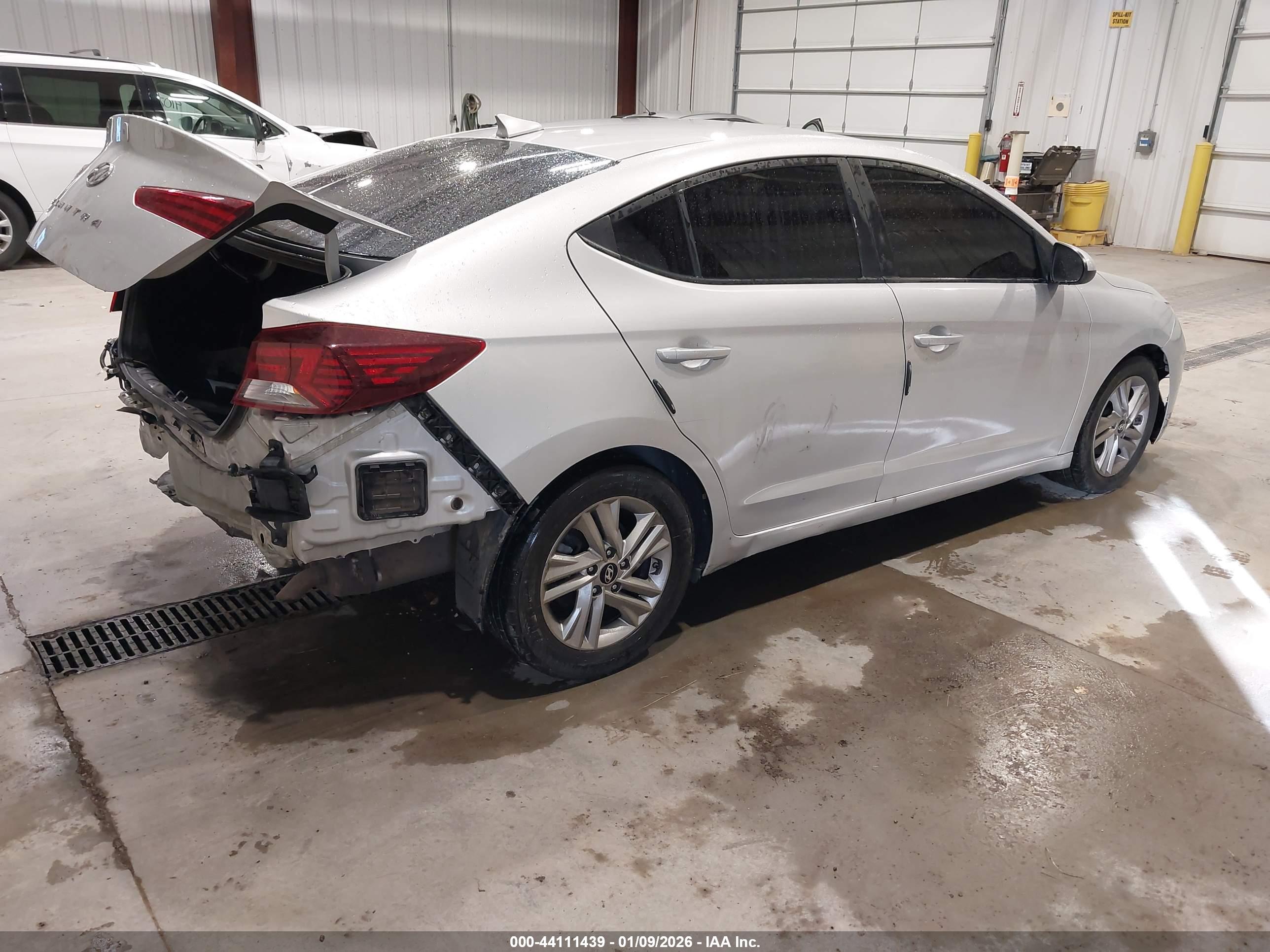 HYUNDAI ELANTRA image 4