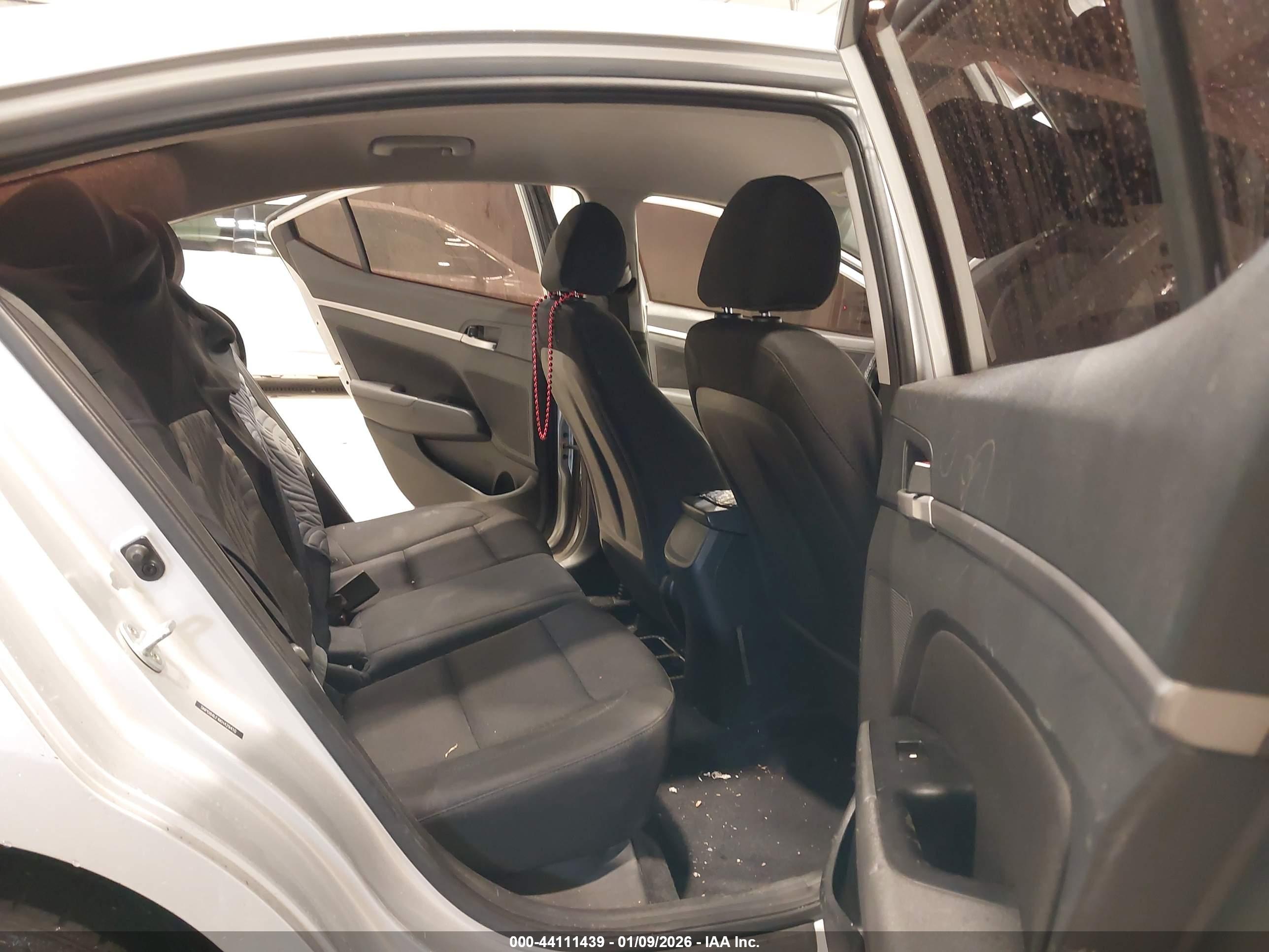 HYUNDAI ELANTRA image 8